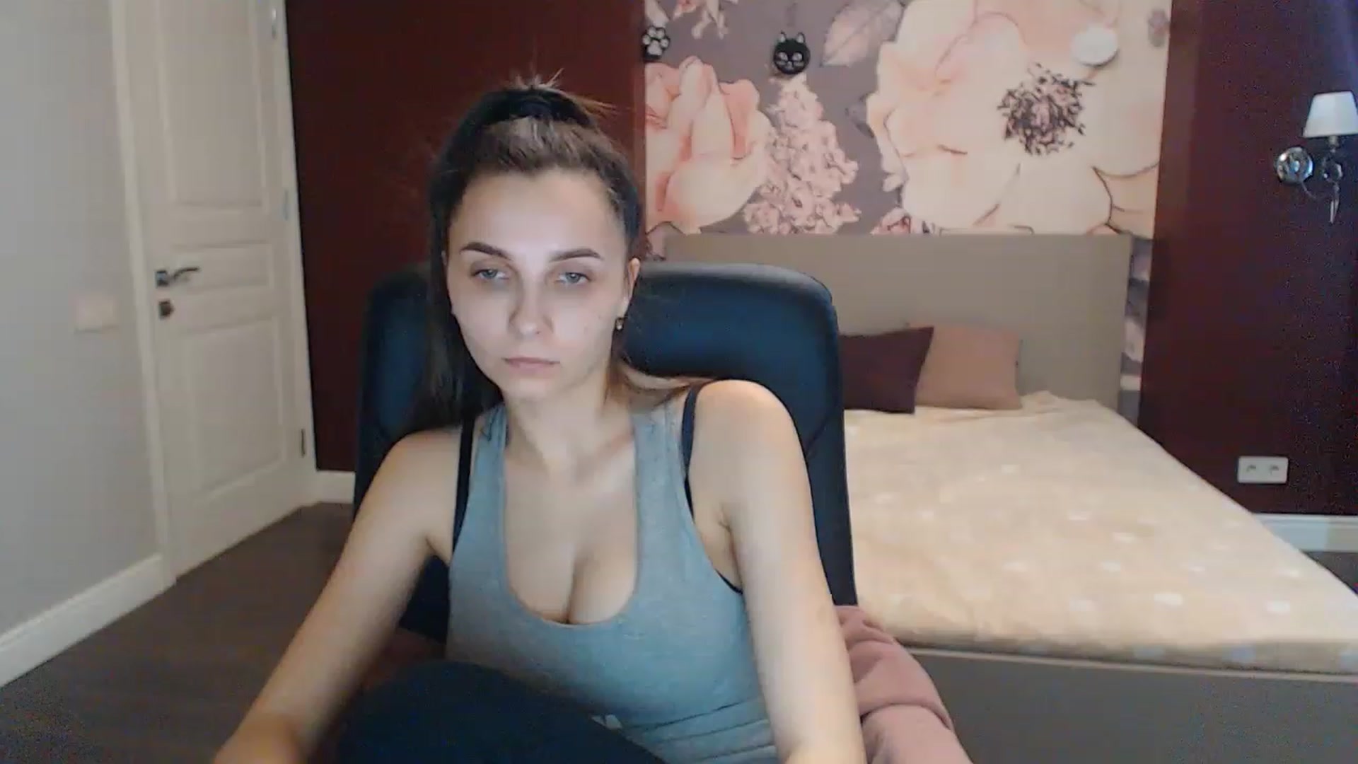 Gallery image thumbnail from Karina_Mils's myfreecams stream on, 03/07/2023, 10:05 image 4 of 20