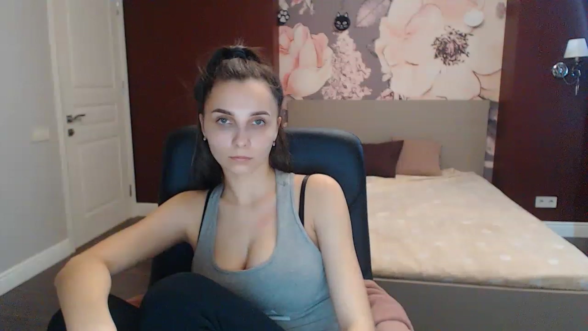 Gallery image thumbnail from Karina_Mils's myfreecams stream on, 03/07/2023, 10:05 image 12 of 20