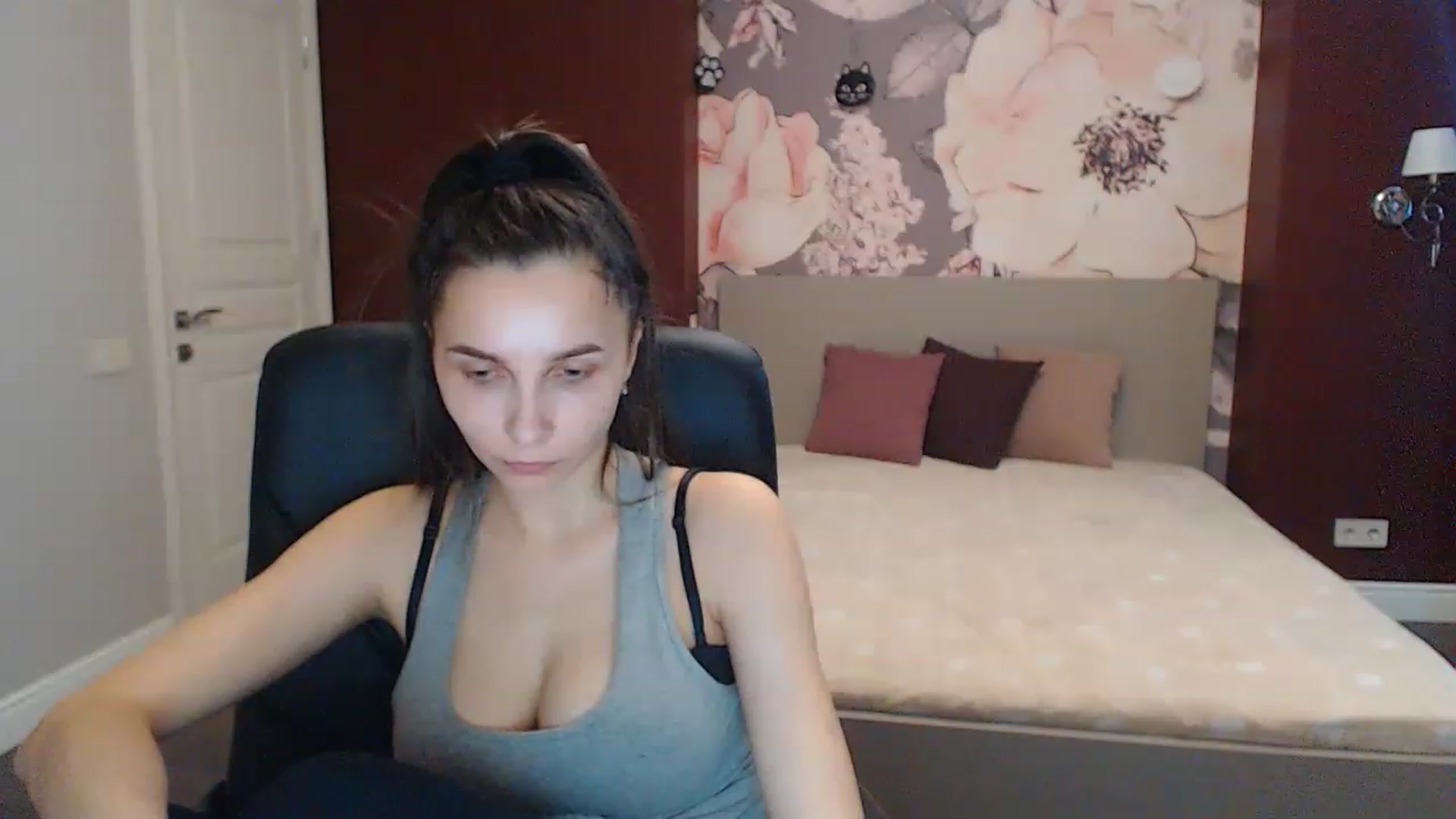 Gallery image thumbnail from Karina_Mils's myfreecams stream on, 03/08/2023, 08:30 image 5 of 20