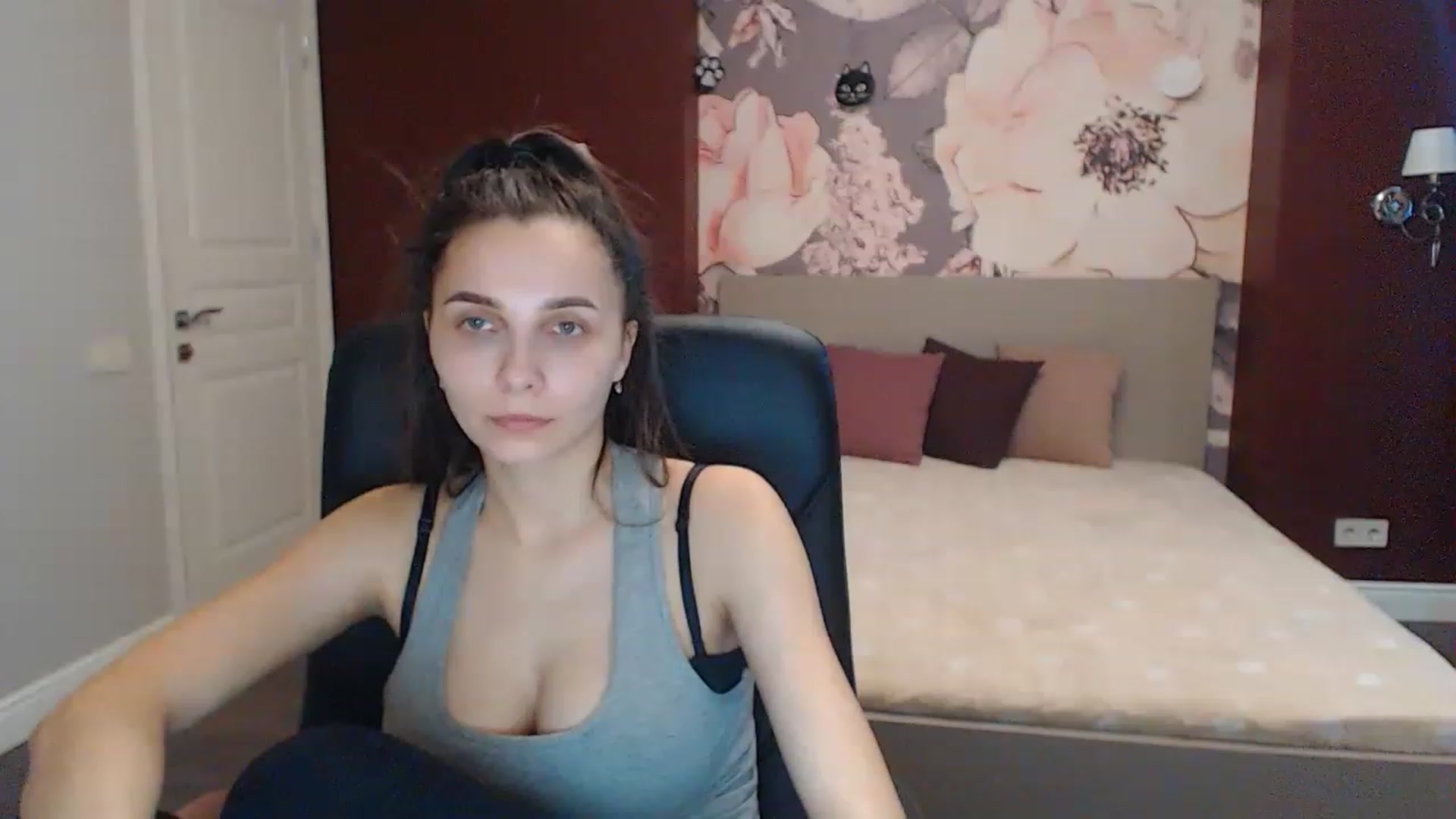 Gallery image thumbnail from Karina_Mils's myfreecams stream on, 03/08/2023, 08:30 image 12 of 20