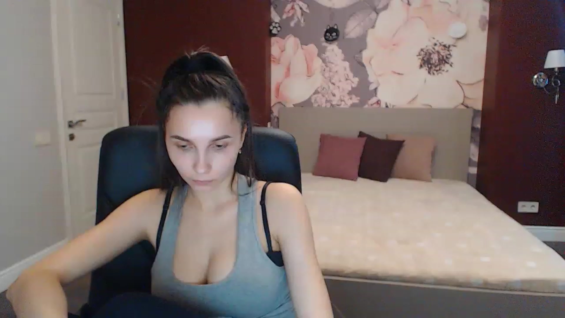Gallery image thumbnail from Karina_Mils's myfreecams stream on, 03/08/2023, 08:30 image 4 of 20