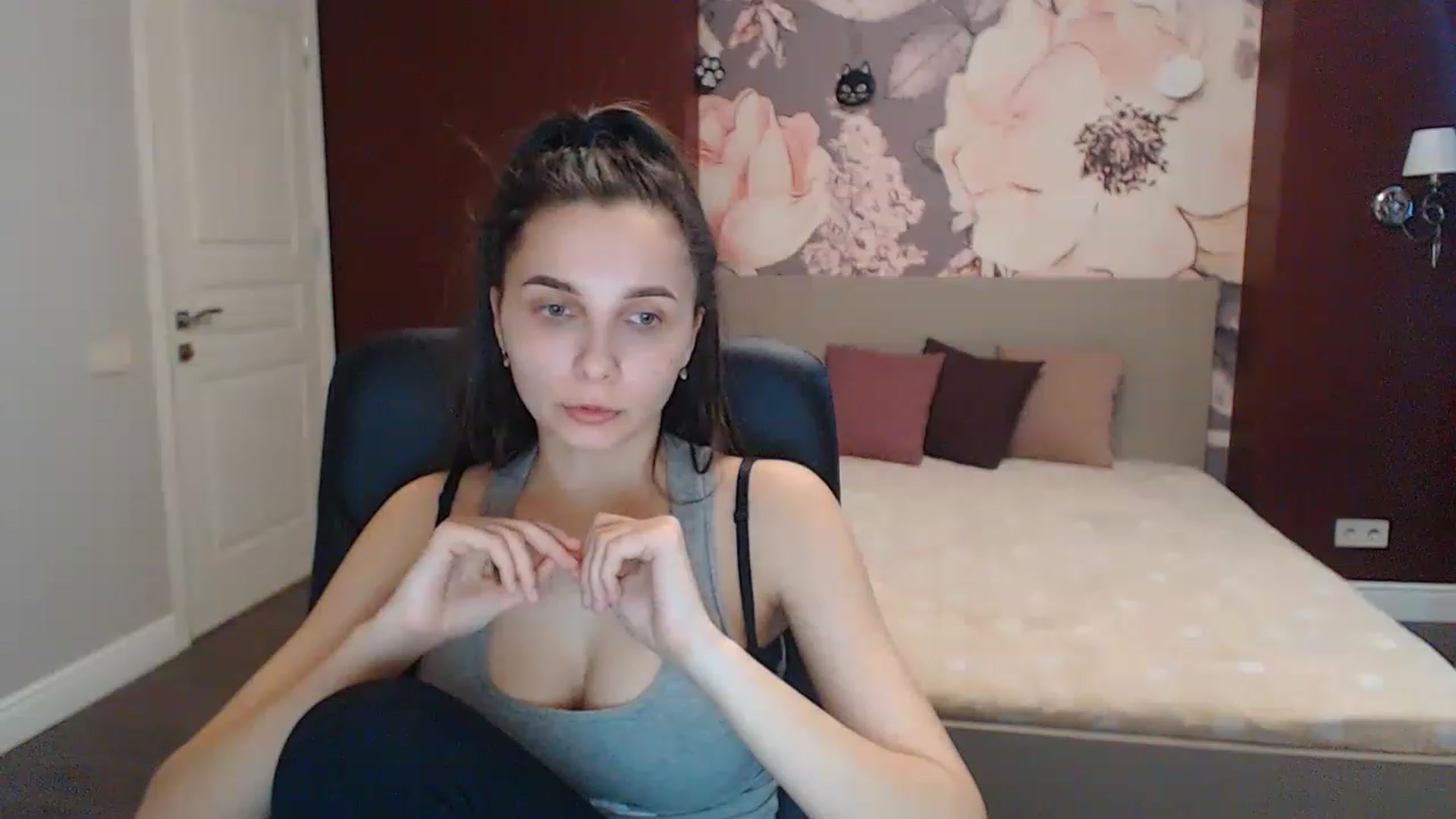 Gallery image thumbnail from Karina_Mils's myfreecams stream on, 03/08/2023, 08:30 image 9 of 20