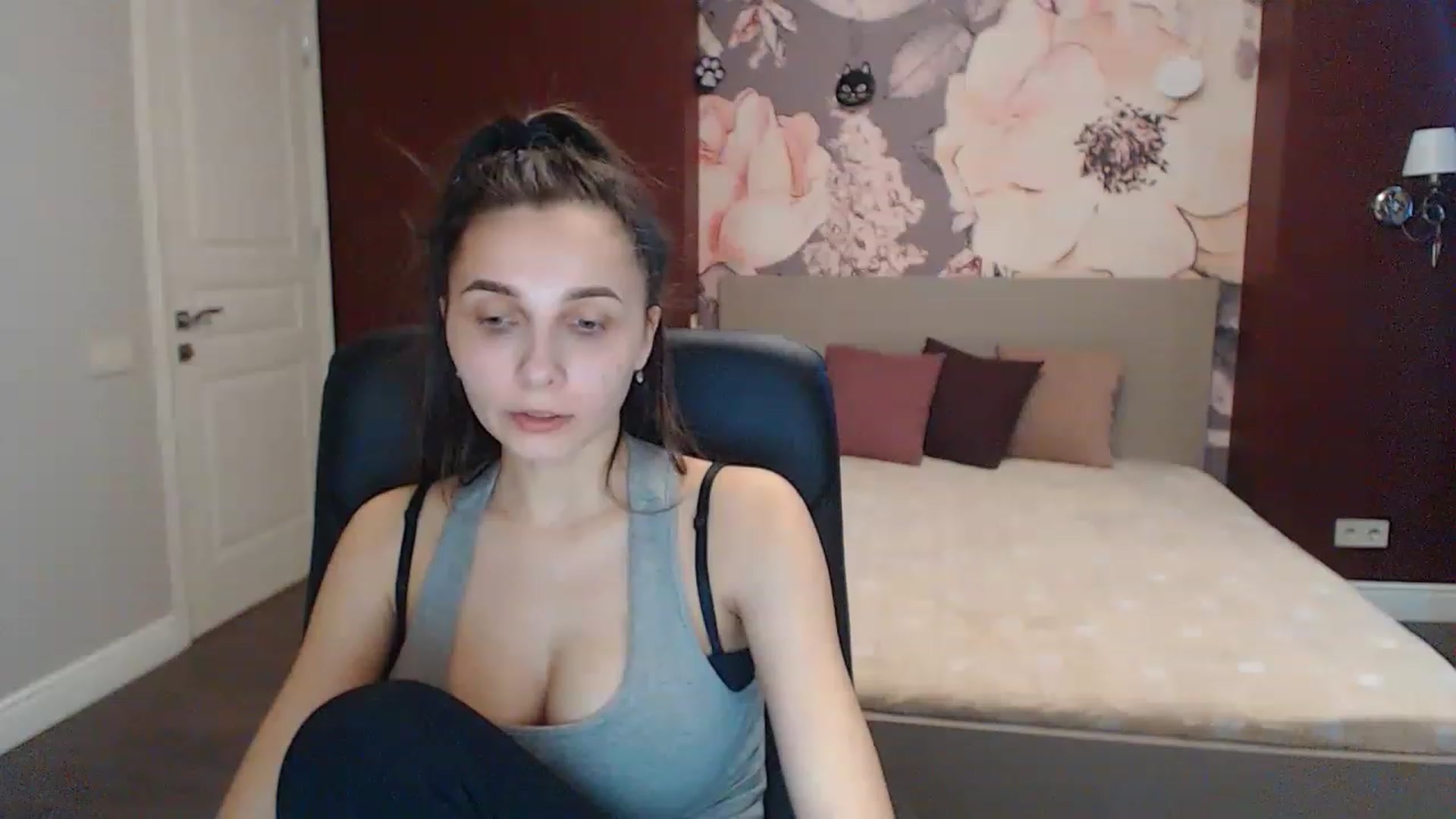 Gallery image thumbnail from Karina_Mils's myfreecams stream on, 03/08/2023, 08:30 image 11 of 20