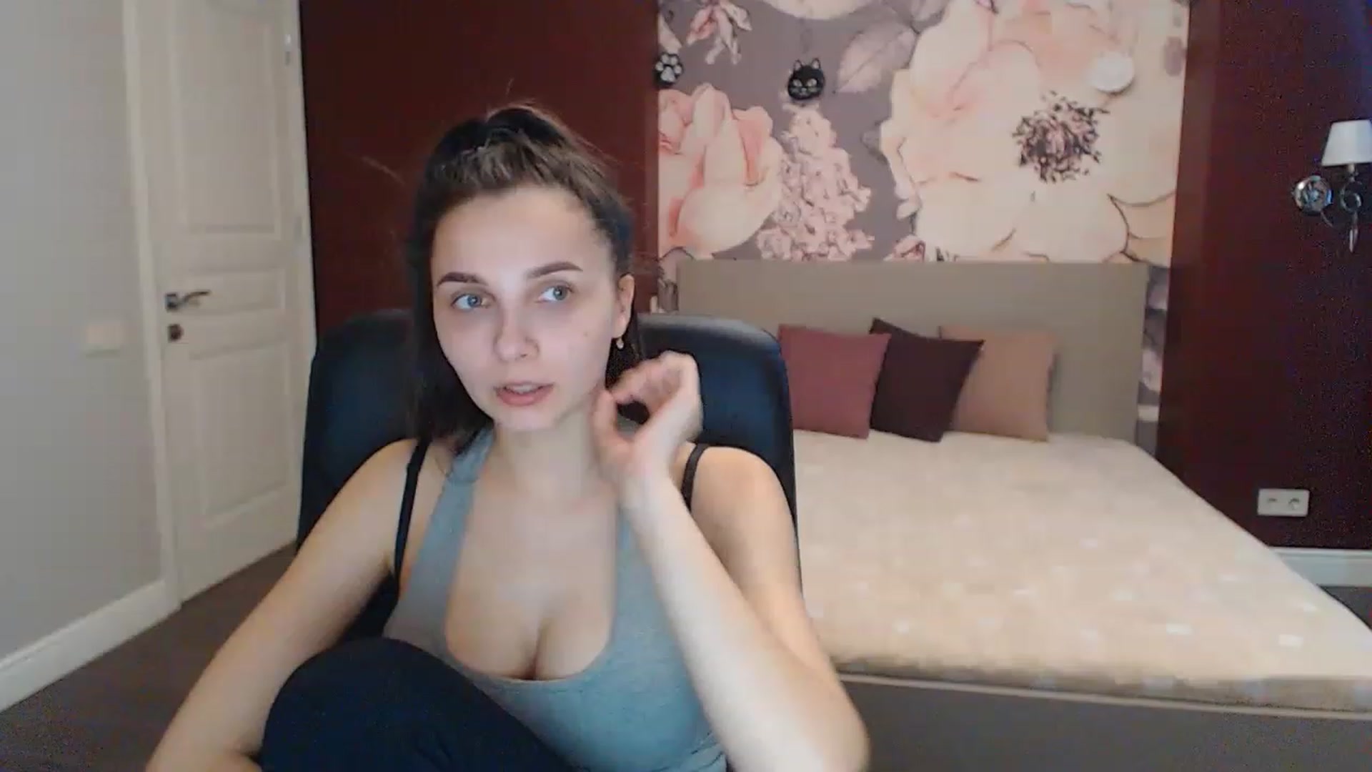 Gallery image thumbnail from Karina_Mils's myfreecams stream on, 03/08/2023, 08:30 image 10 of 20
