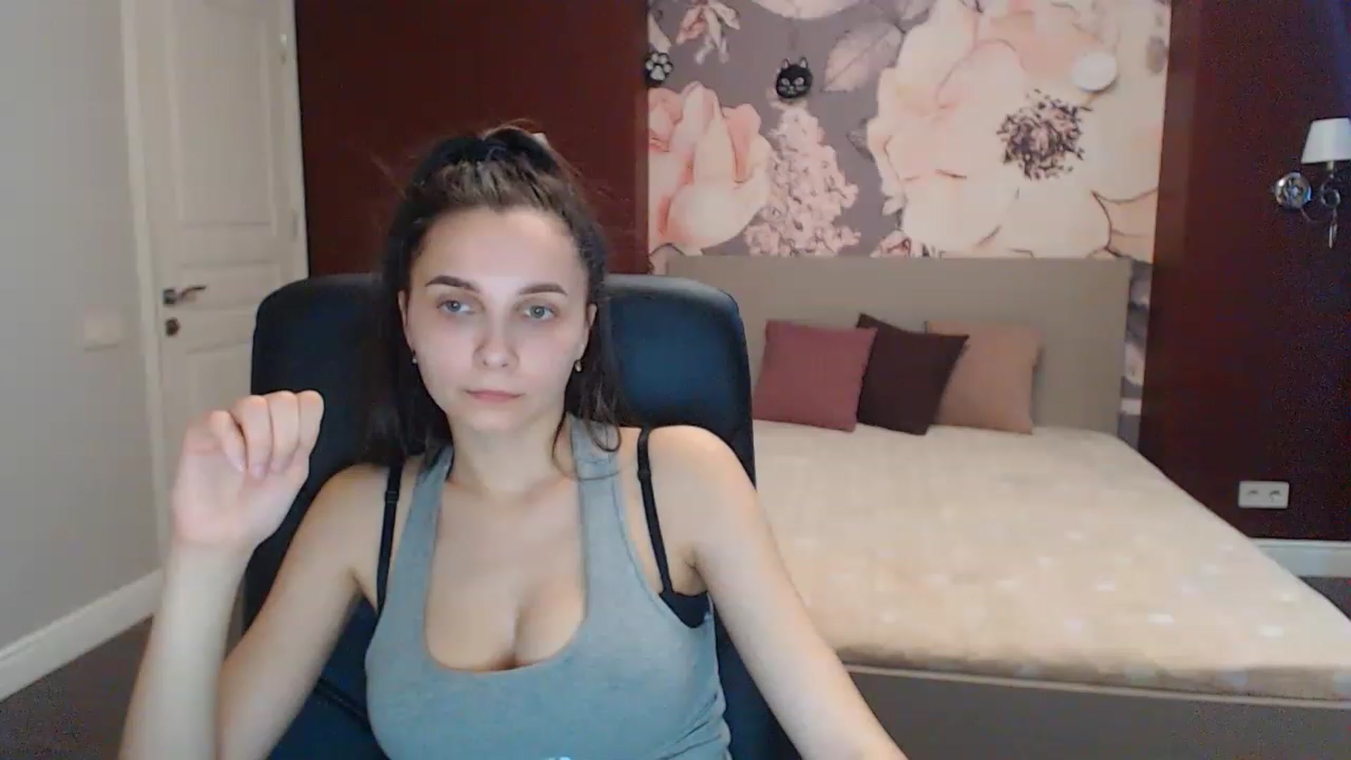 Gallery image thumbnail from Karina_Mils's myfreecams stream on, 03/08/2023, 08:30 image 16 of 20
