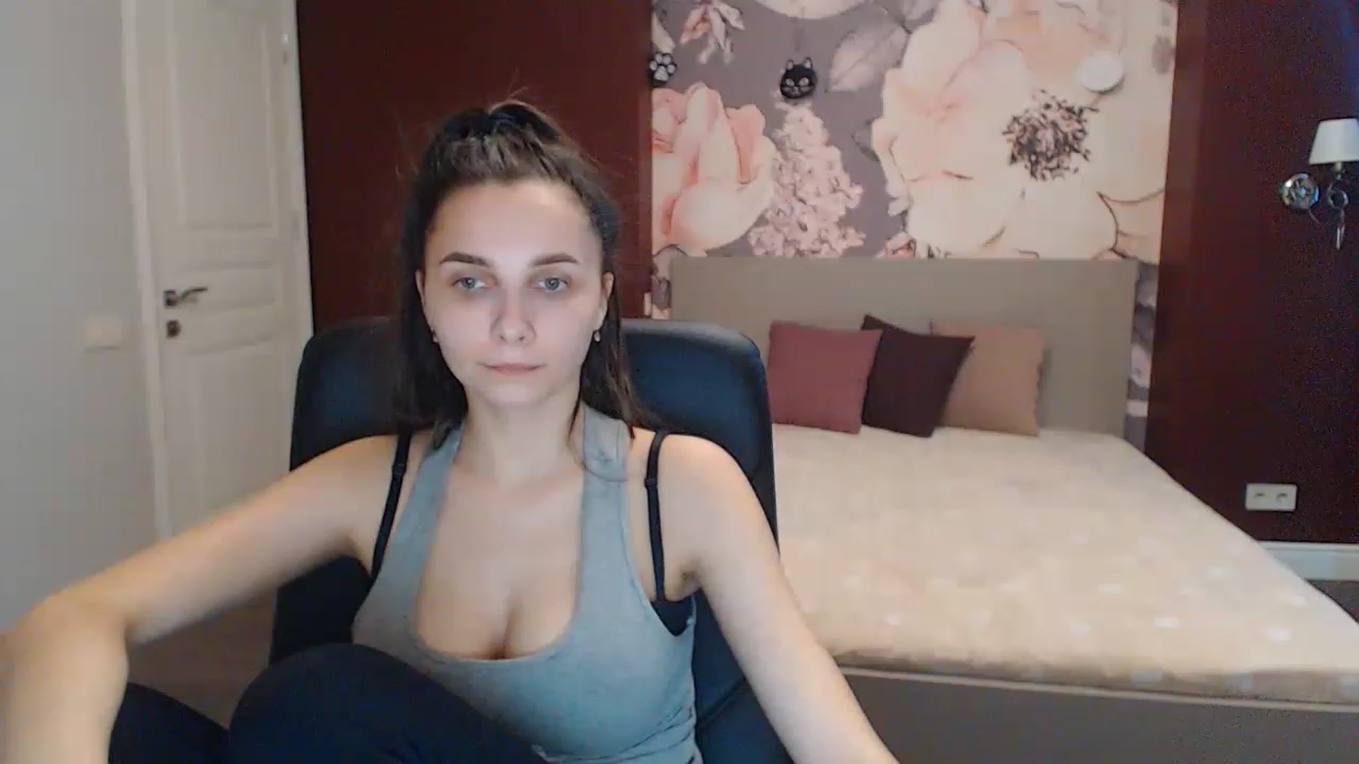 Gallery image thumbnail from Karina_Mils's myfreecams stream on, 03/08/2023, 08:30 image 17 of 20