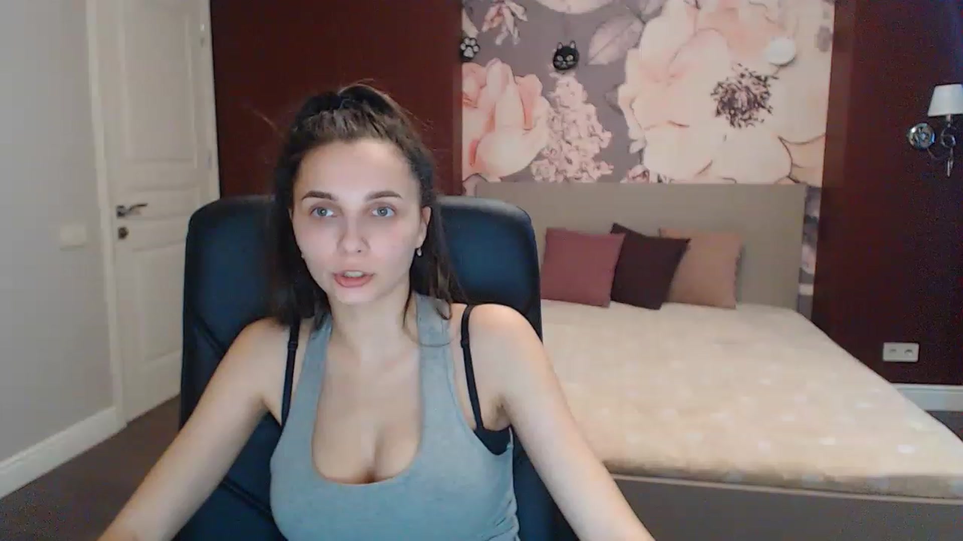 Gallery image thumbnail from Karina_Mils's myfreecams stream on, 03/08/2023, 08:30 image 14 of 20