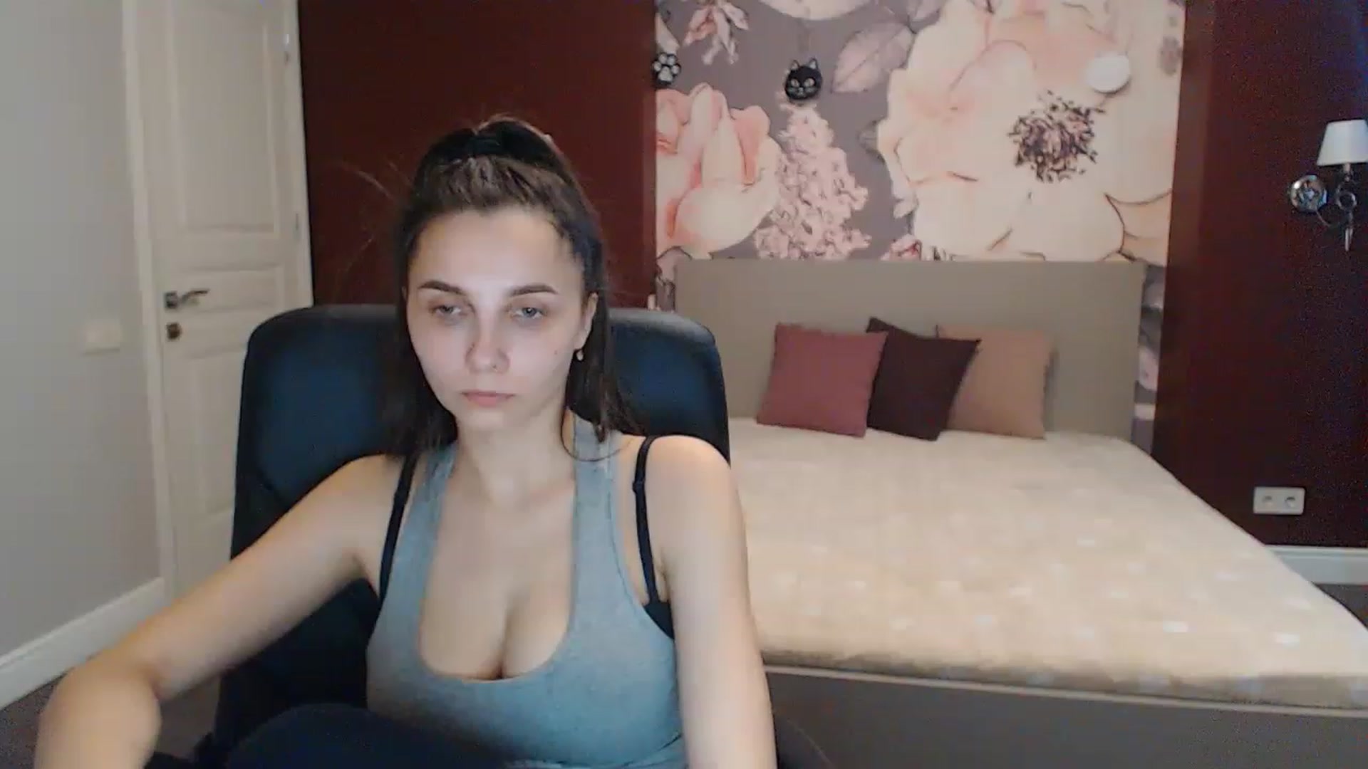 Gallery image thumbnail from Karina_Mils's myfreecams stream on, 03/08/2023, 08:30 image 2 of 20