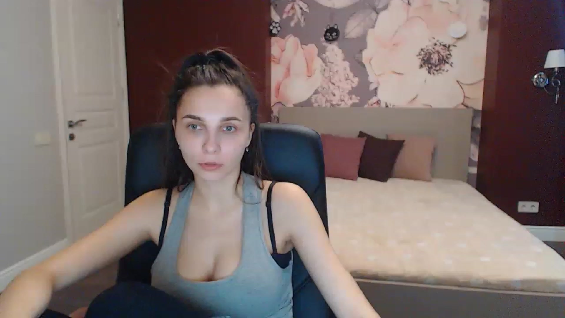 Gallery image thumbnail from Karina_Mils's myfreecams stream on, 03/08/2023, 08:30 image 13 of 20