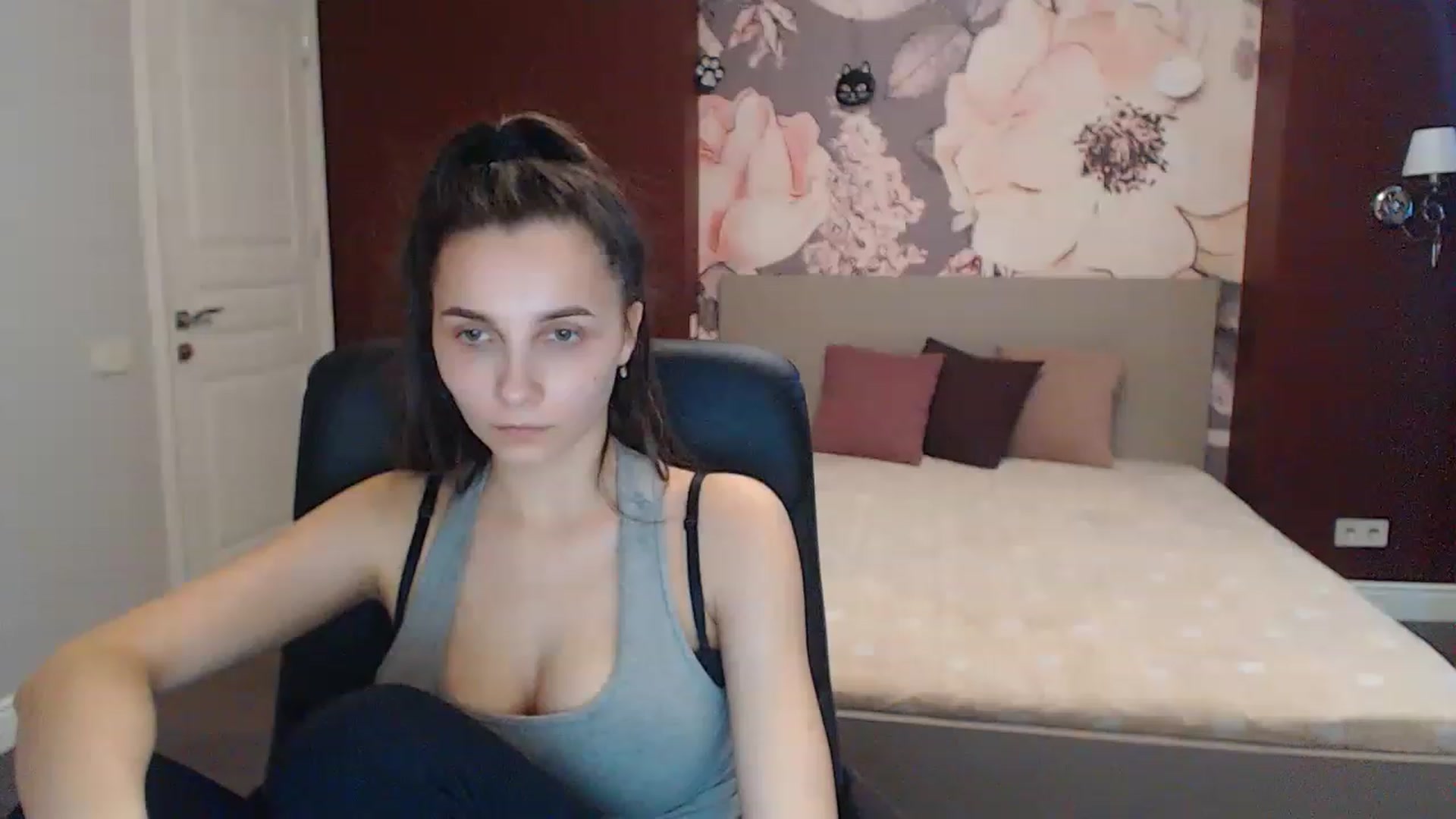 Gallery image thumbnail from Karina_Mils's myfreecams stream on, 03/08/2023, 08:30 image 19 of 20