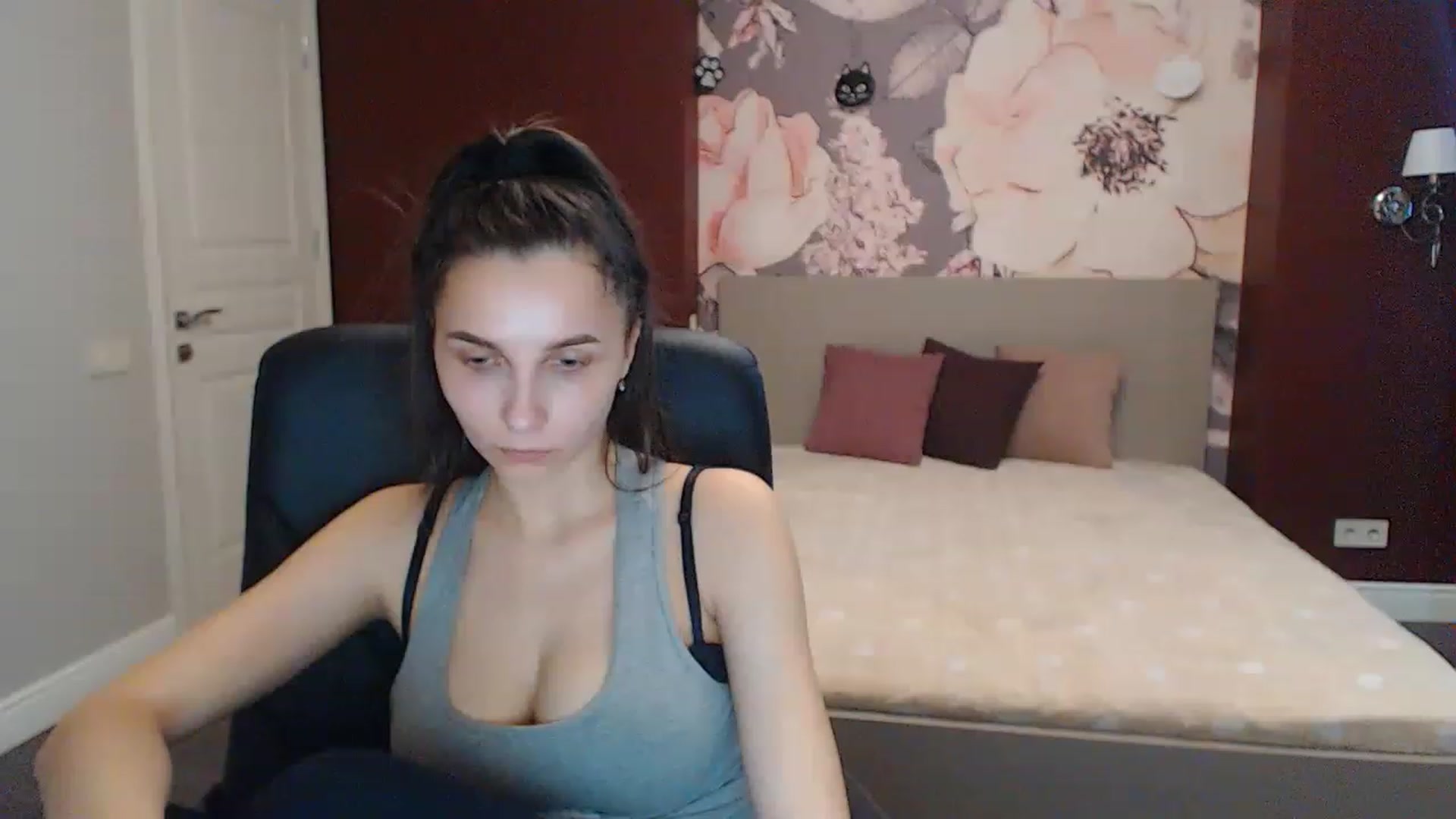 Gallery image thumbnail from Karina_Mils's myfreecams stream on, 03/08/2023, 08:30 image 1 of 20