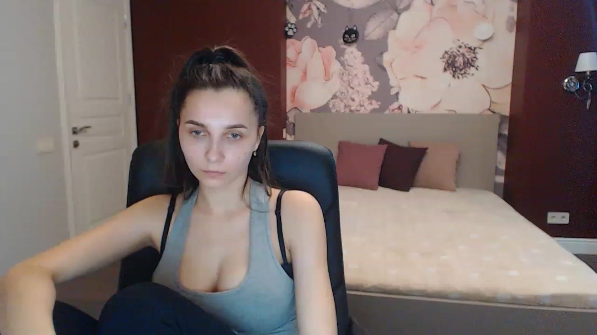 Gallery image thumbnail from Karina_Mils's myfreecams stream on, 03/08/2023, 08:30 image 18 of 20