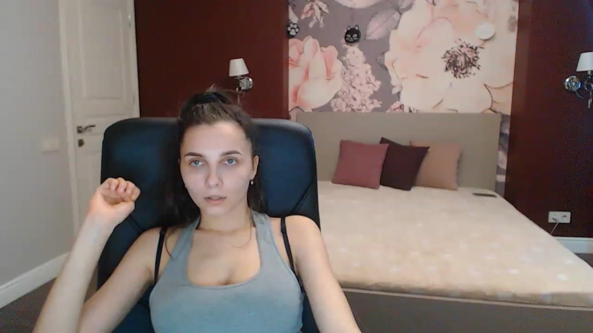 Gallery image thumbnail from Karina_Mils's myfreecams stream on, 03/08/2023, 09:20 image 13 of 20