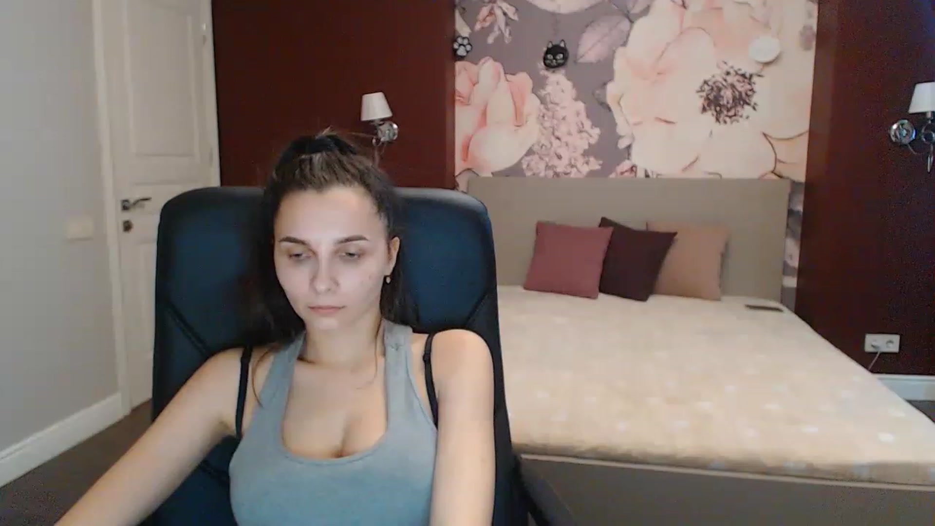 Gallery image thumbnail from Karina_Mils's myfreecams stream on, 03/08/2023, 09:20 image 12 of 20