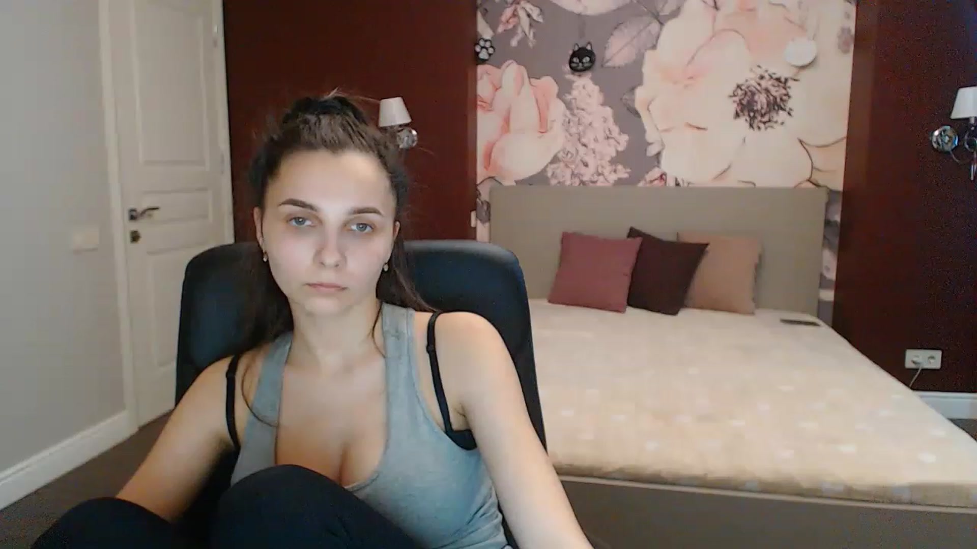 Gallery image thumbnail from Karina_Mils's myfreecams stream on, 03/08/2023, 09:20 image 6 of 20