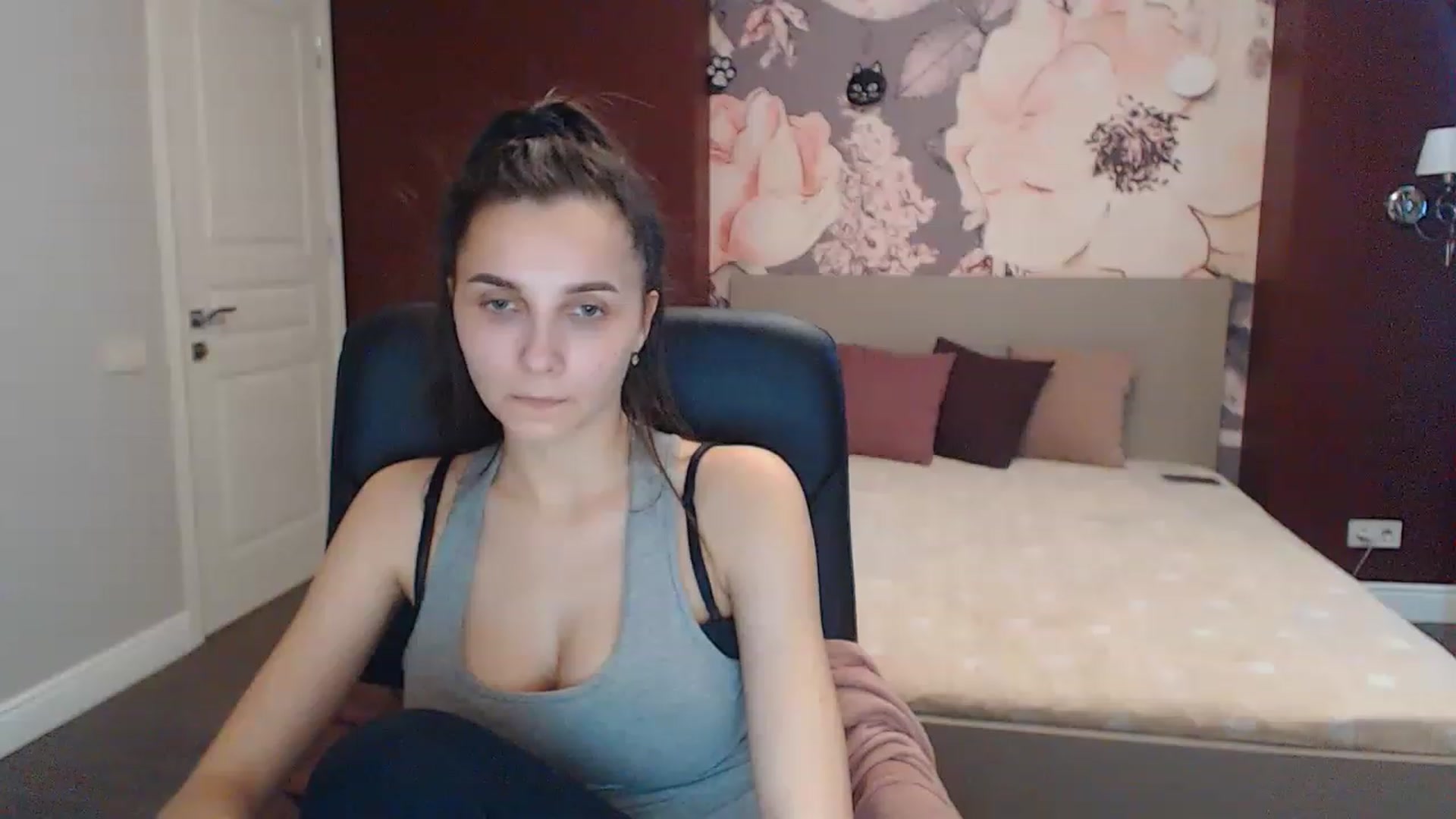Gallery image thumbnail from Karina_Mils's myfreecams stream on, 03/08/2023, 09:20 image 19 of 20