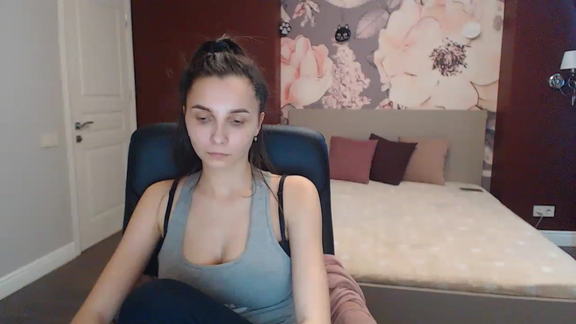 Gallery image thumbnail from Karina_Mils's myfreecams stream on, 03/08/2023, 09:20 image 16 of 20