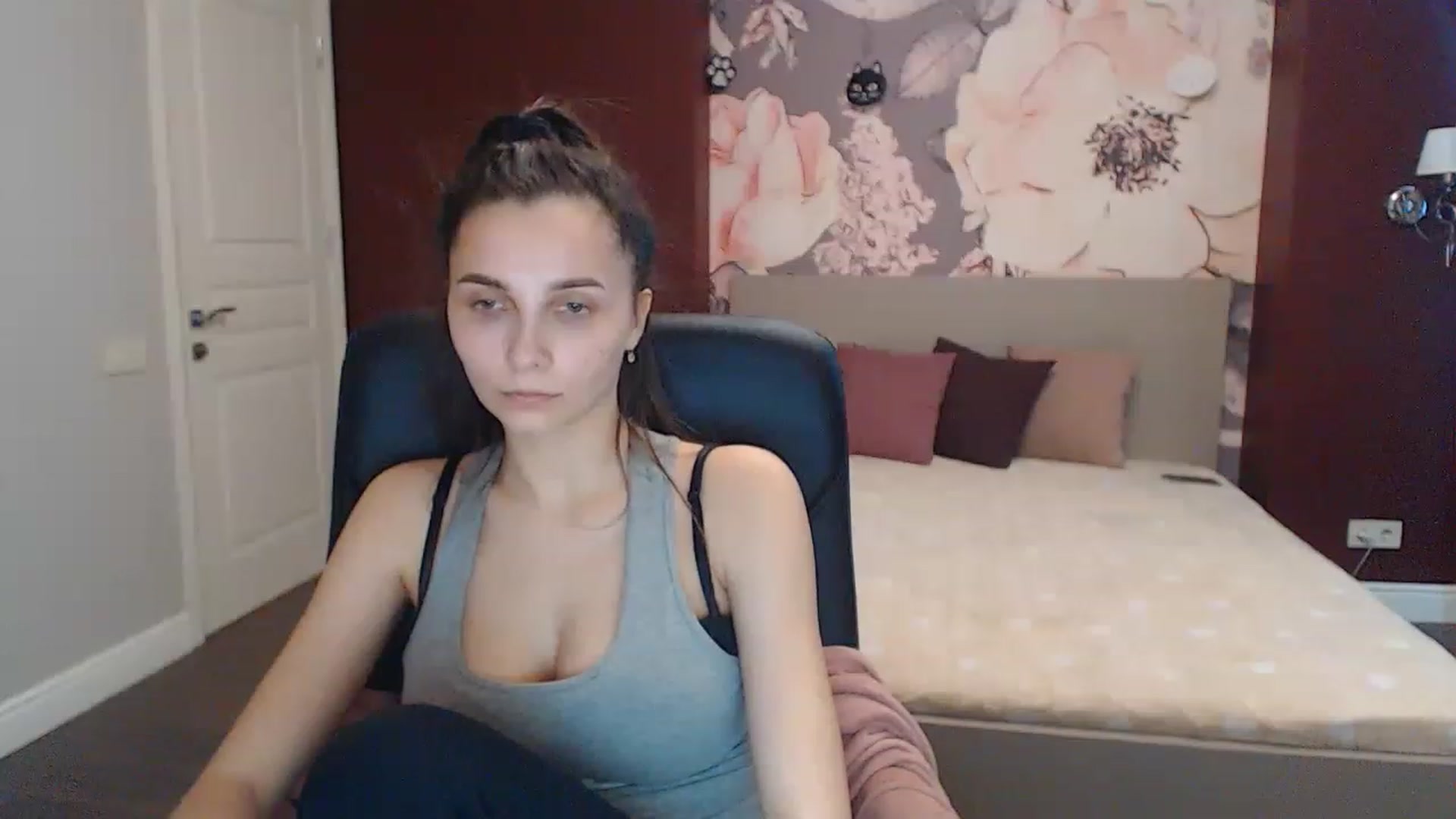 Gallery image thumbnail from Karina_Mils's myfreecams stream on, 03/08/2023, 09:20 image 18 of 20