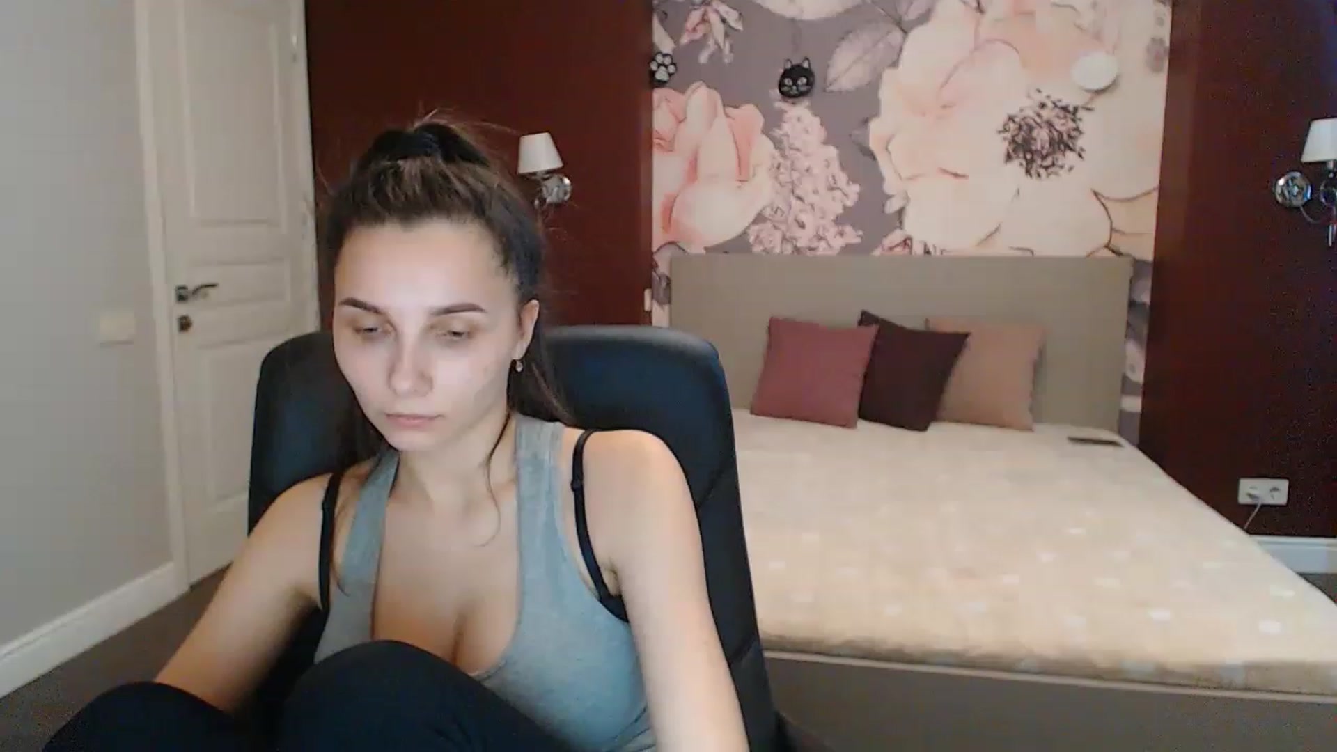Gallery image thumbnail from Karina_Mils's myfreecams stream on, 03/08/2023, 09:20 image 9 of 20