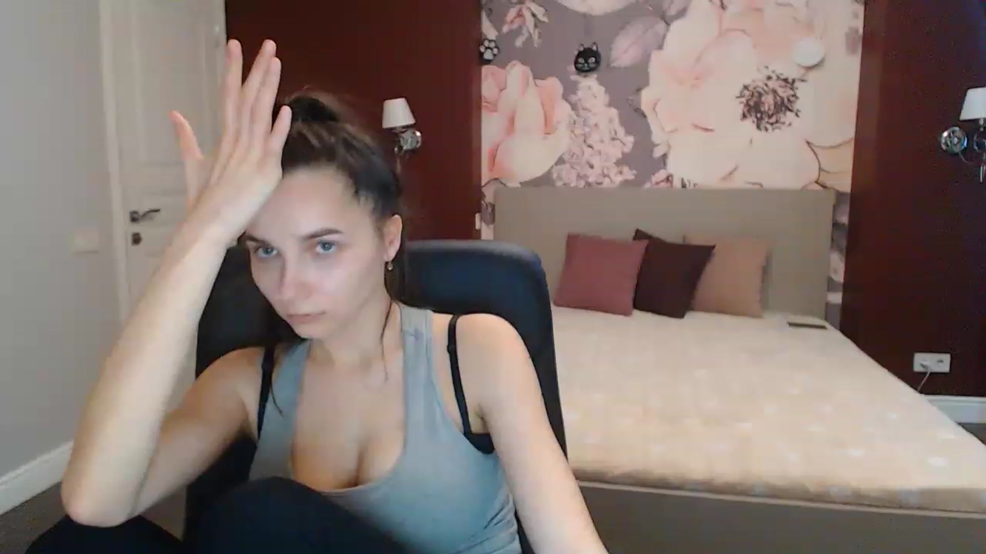 Gallery image thumbnail from Karina_Mils's myfreecams stream on, 03/08/2023, 09:20 image 11 of 20