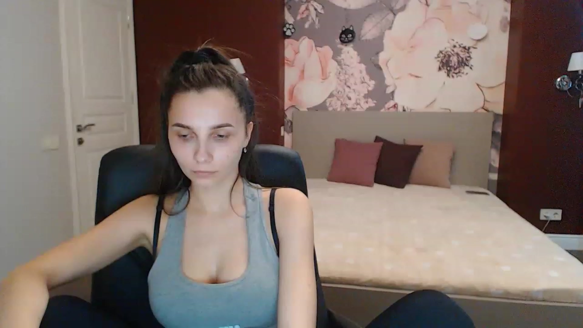 Gallery image thumbnail from Karina_Mils's myfreecams stream on, 03/08/2023, 09:20 image 2 of 20