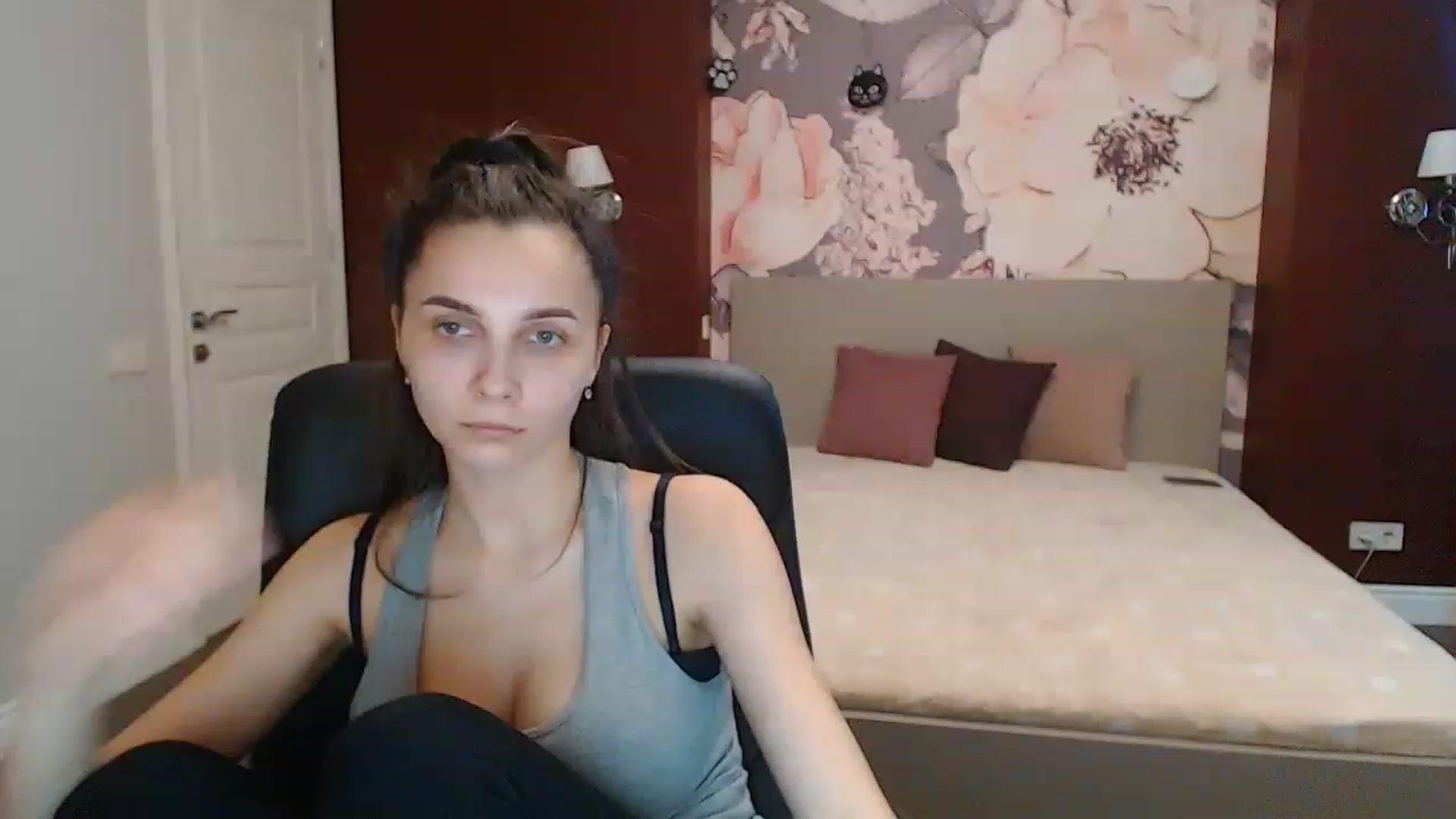 Gallery image thumbnail from Karina_Mils's myfreecams stream on, 03/08/2023, 09:20 image 5 of 20
