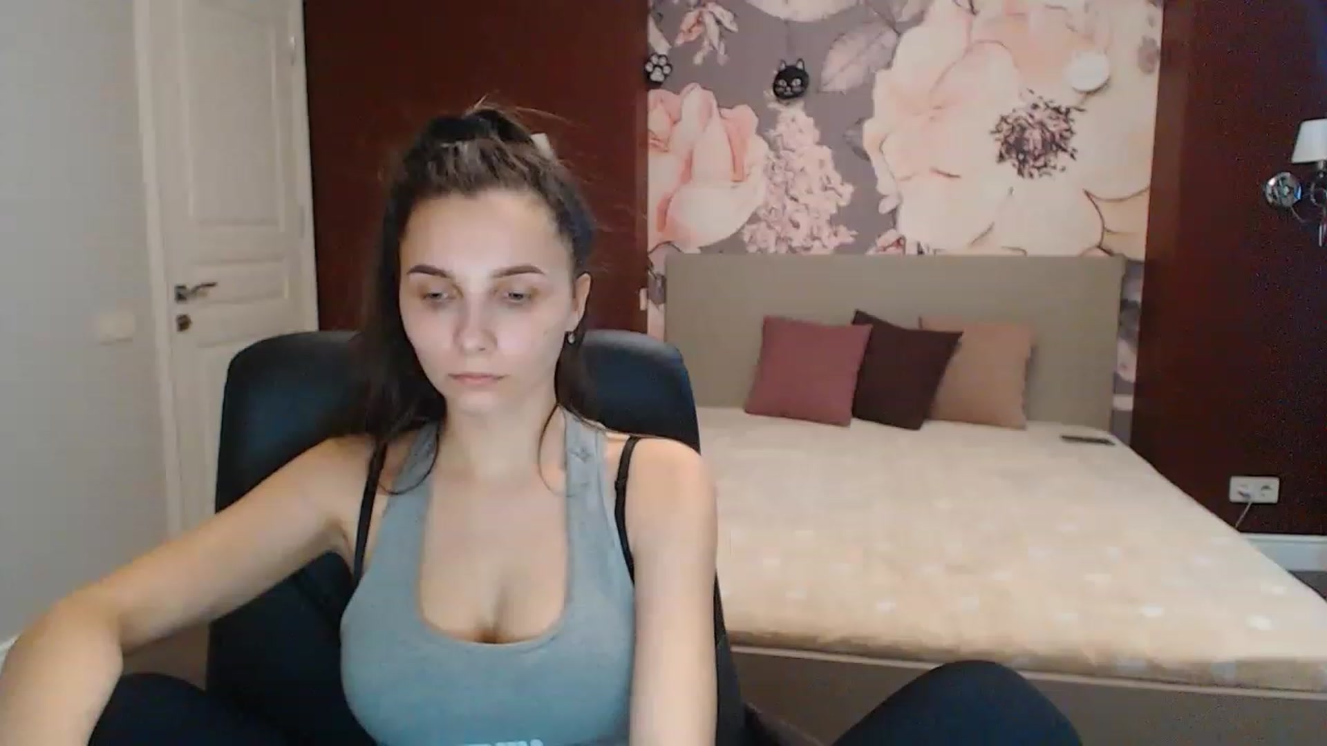Gallery image thumbnail from Karina_Mils's myfreecams stream on, 03/08/2023, 09:20 image 1 of 20