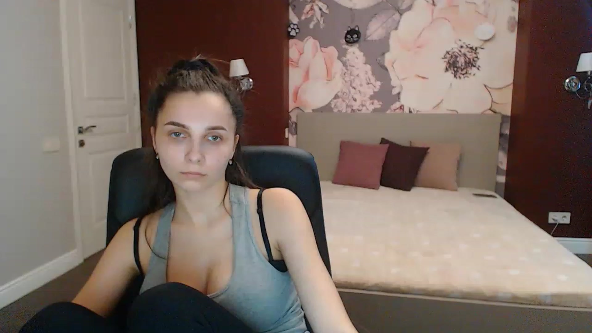 Gallery image thumbnail from Karina_Mils's myfreecams stream on, 03/08/2023, 09:20 image 7 of 20