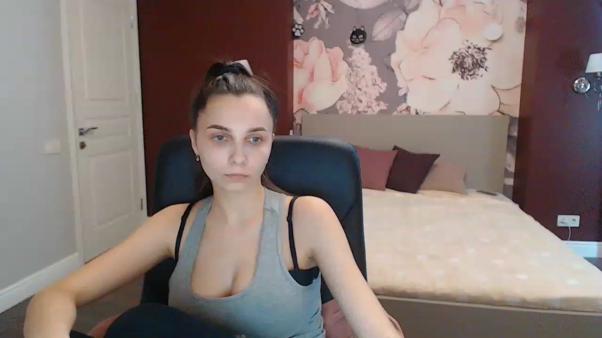 Gallery image thumbnail from Karina_Mils's myfreecams stream on, 03/08/2023, 10:30 image 12 of 20
