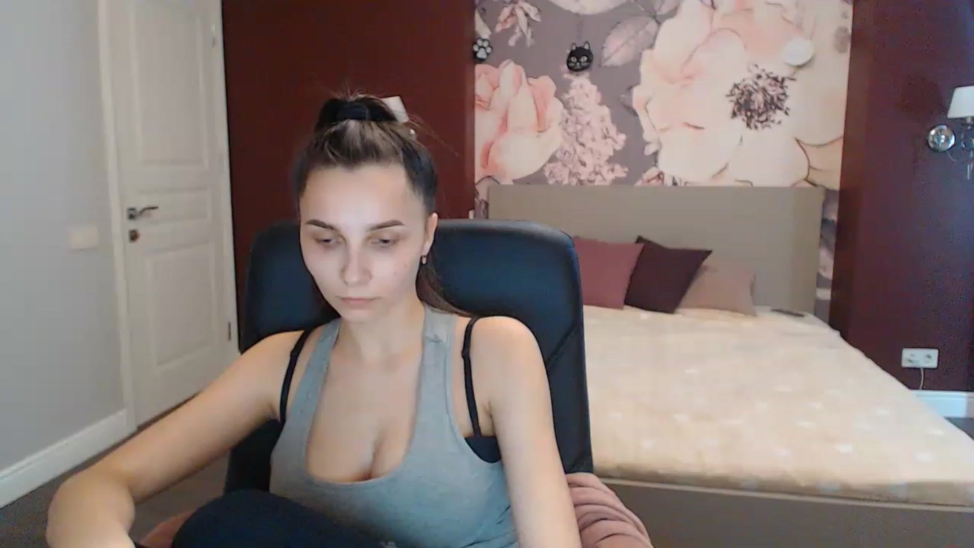 Gallery image thumbnail from Karina_Mils's myfreecams stream on, 03/08/2023, 10:30 image 9 of 20