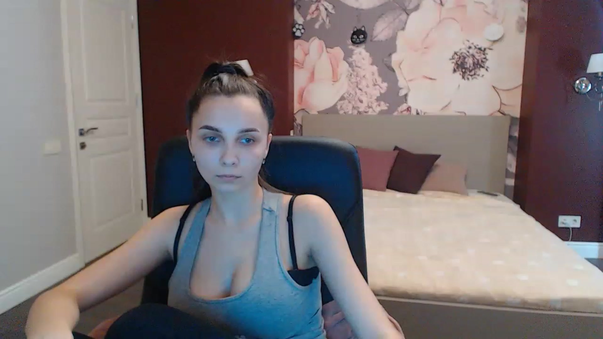 Gallery image thumbnail from Karina_Mils's myfreecams stream on, 03/08/2023, 10:30 image 10 of 20