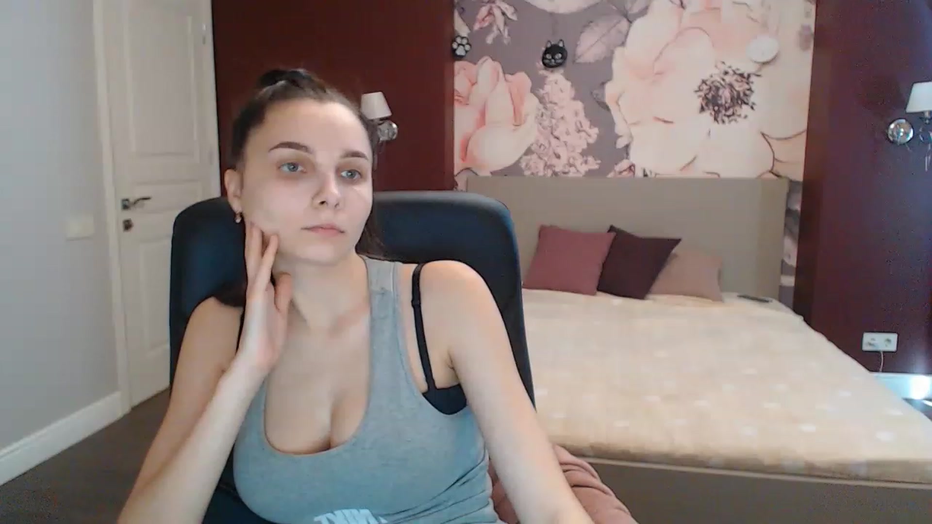 Gallery image thumbnail from Karina_Mils's myfreecams stream on, 03/08/2023, 10:30 image 19 of 20