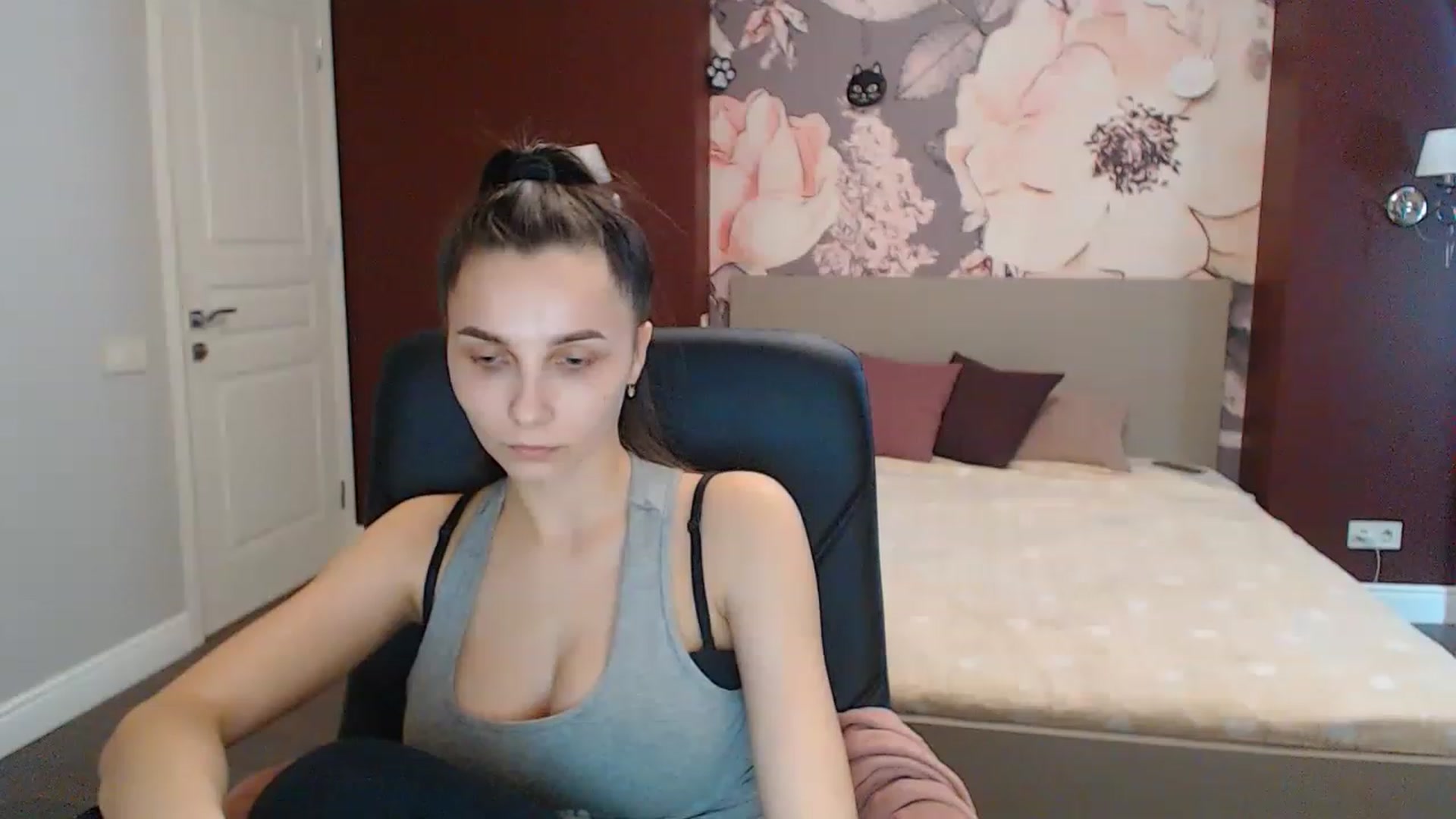 Gallery image thumbnail from Karina_Mils's myfreecams stream on, 03/08/2023, 10:30 image 15 of 20
