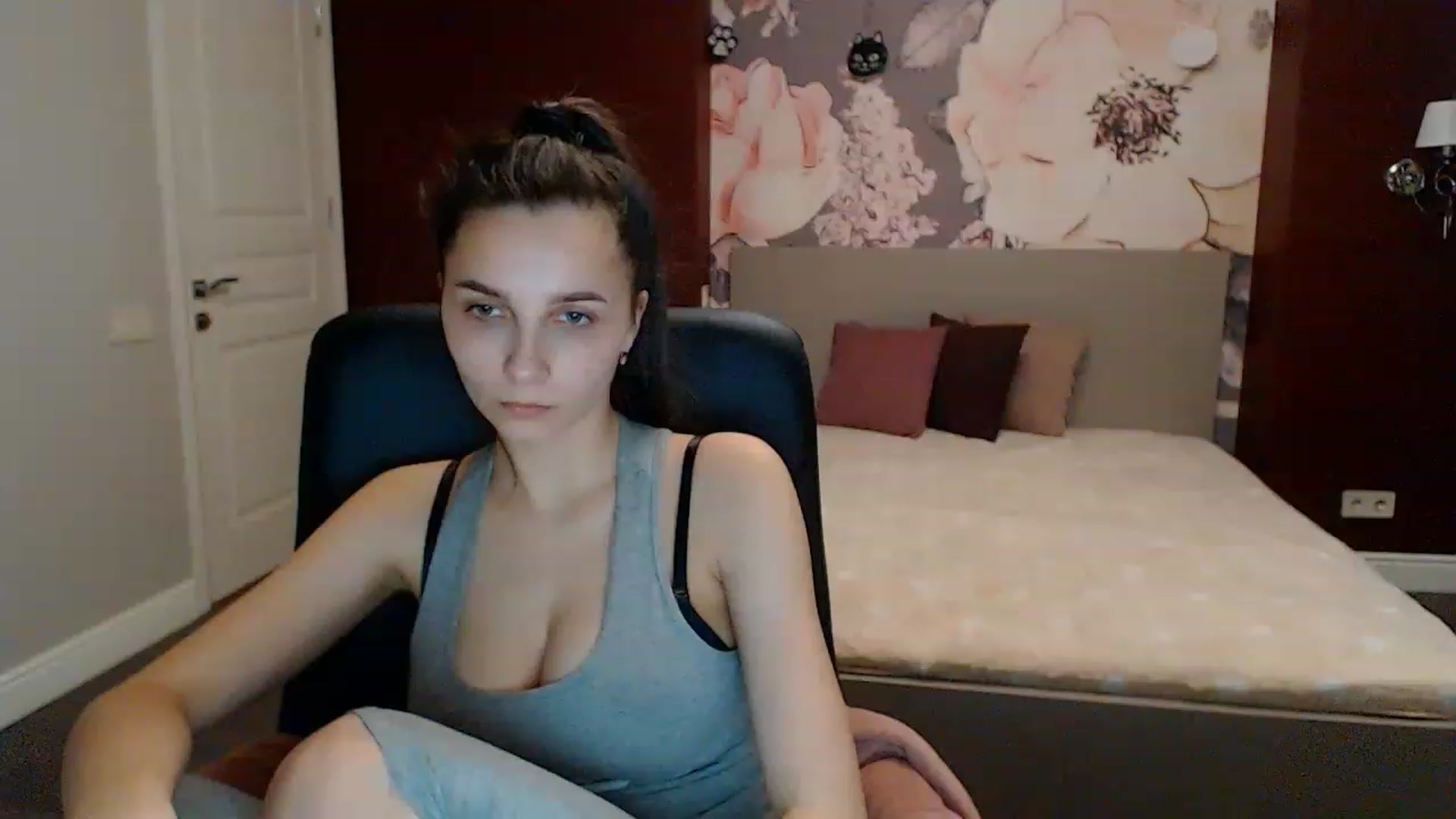 Gallery image thumbnail from Karina_Mils's myfreecams stream on, 03/10/2023, 15:36 image 2 of 20