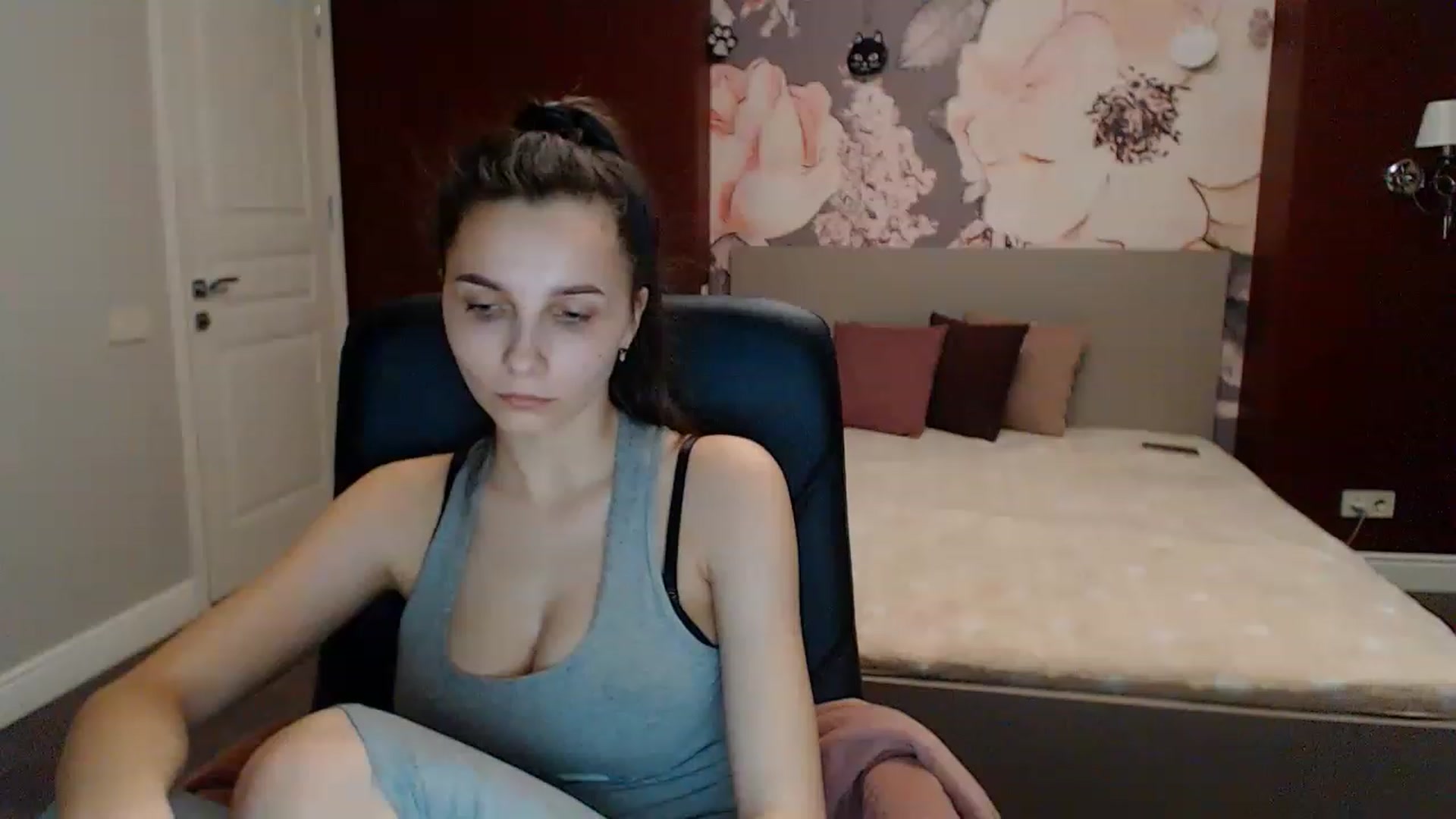 Gallery image thumbnail from Karina_Mils's myfreecams stream on, 03/10/2023, 15:36 image 17 of 20