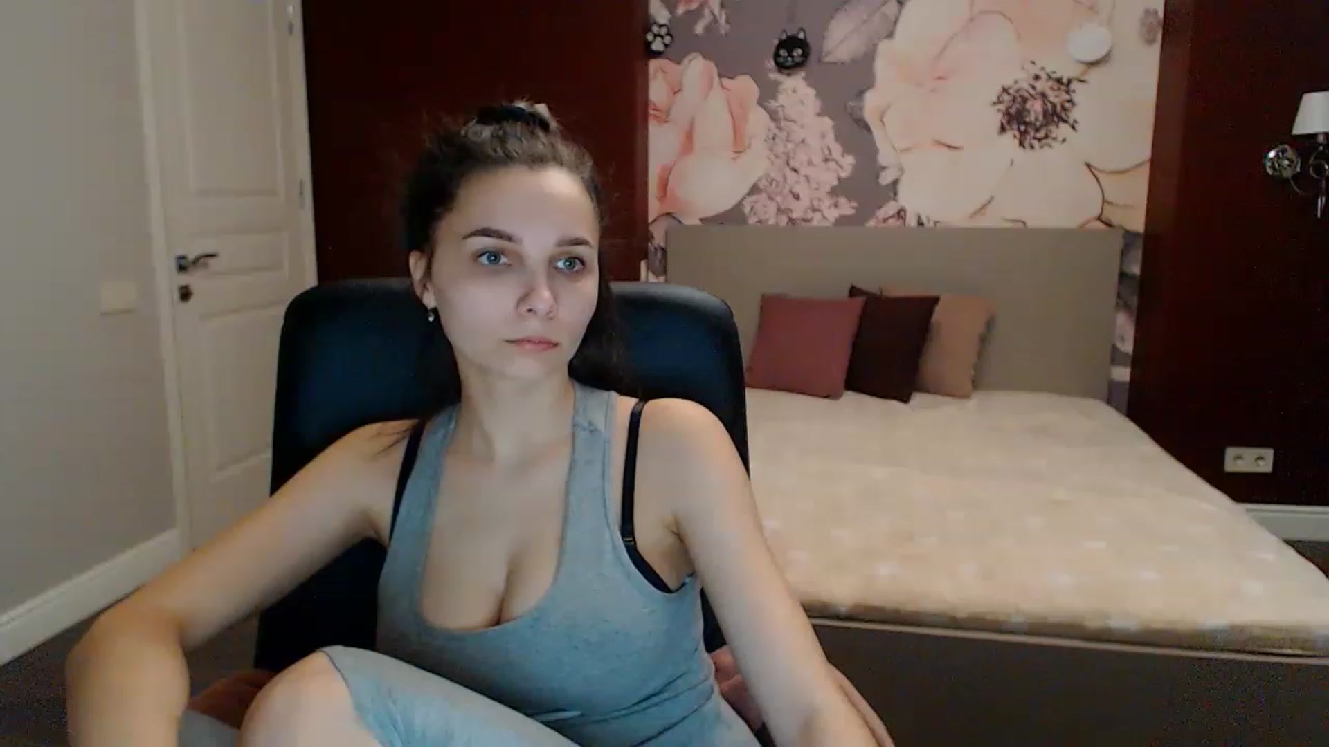 Gallery image thumbnail from Karina_Mils's myfreecams stream on, 03/10/2023, 15:36 image 5 of 20