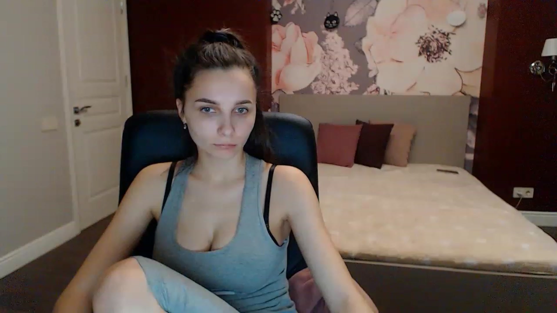 Gallery image thumbnail from Karina_Mils's myfreecams stream on, 03/10/2023, 15:36 image 13 of 20