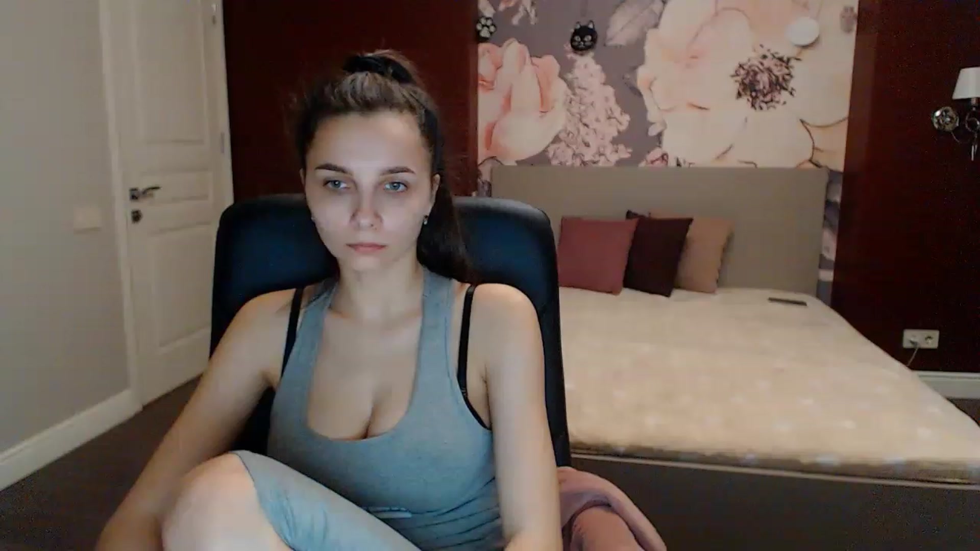 Gallery image thumbnail from Karina_Mils's myfreecams stream on, 03/10/2023, 15:36 image 14 of 20