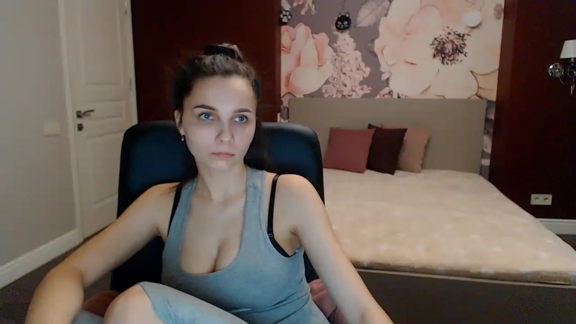 Gallery image thumbnail from Karina_Mils's myfreecams stream on, 03/10/2023, 15:36 image 8 of 20