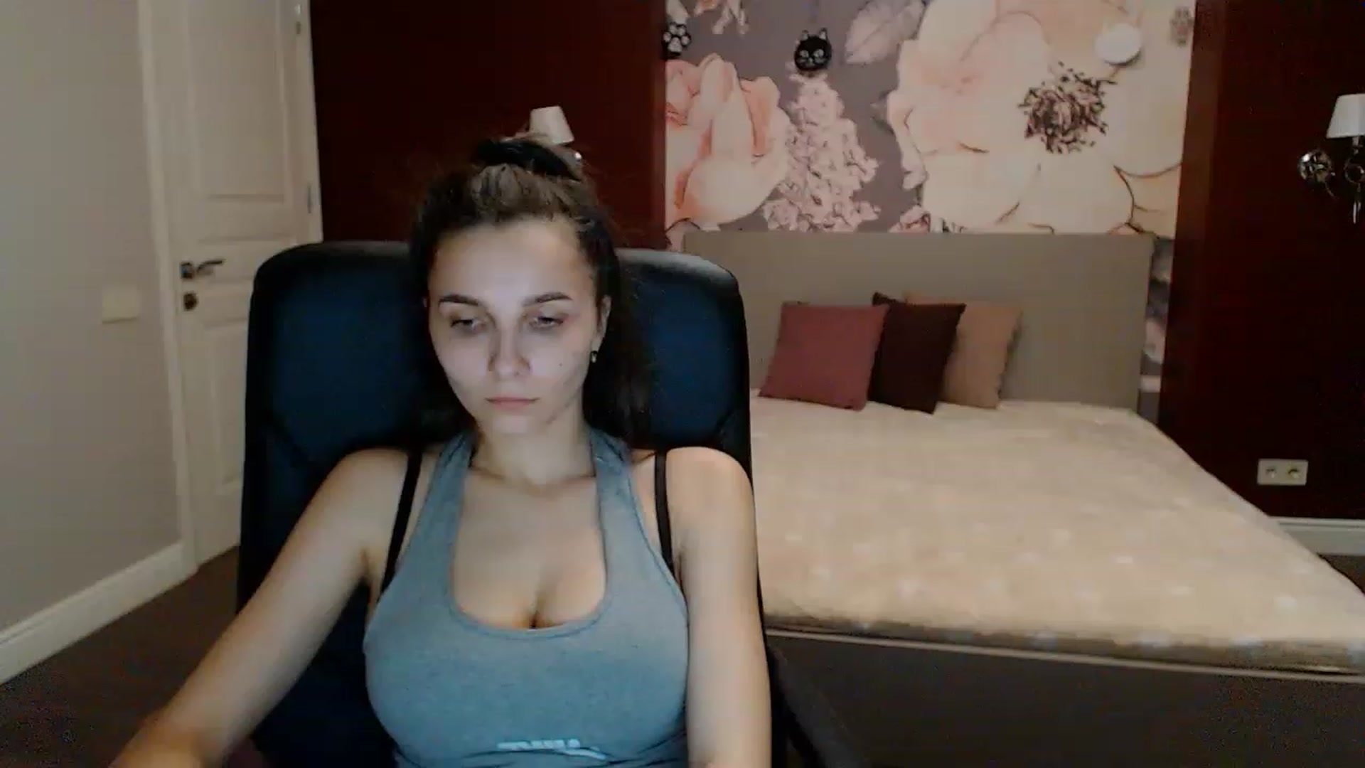 Gallery image thumbnail from Karina_Mils's myfreecams stream on, 03/10/2023, 17:23 image 16 of 20