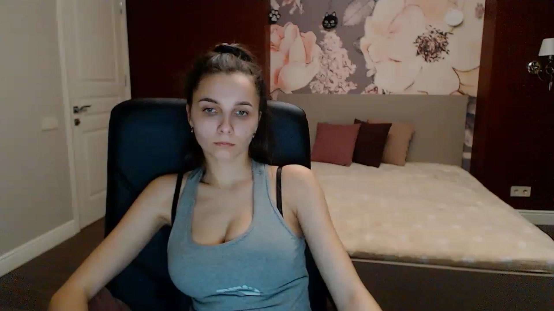 Gallery image thumbnail from Karina_Mils's myfreecams stream on, 03/10/2023, 17:23 image 14 of 20