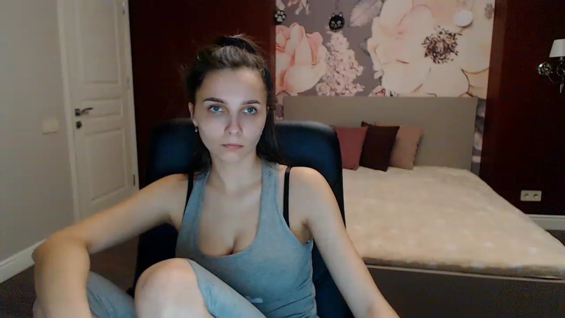 Gallery image thumbnail from Karina_Mils's myfreecams stream on, 03/10/2023, 17:23 image 3 of 20