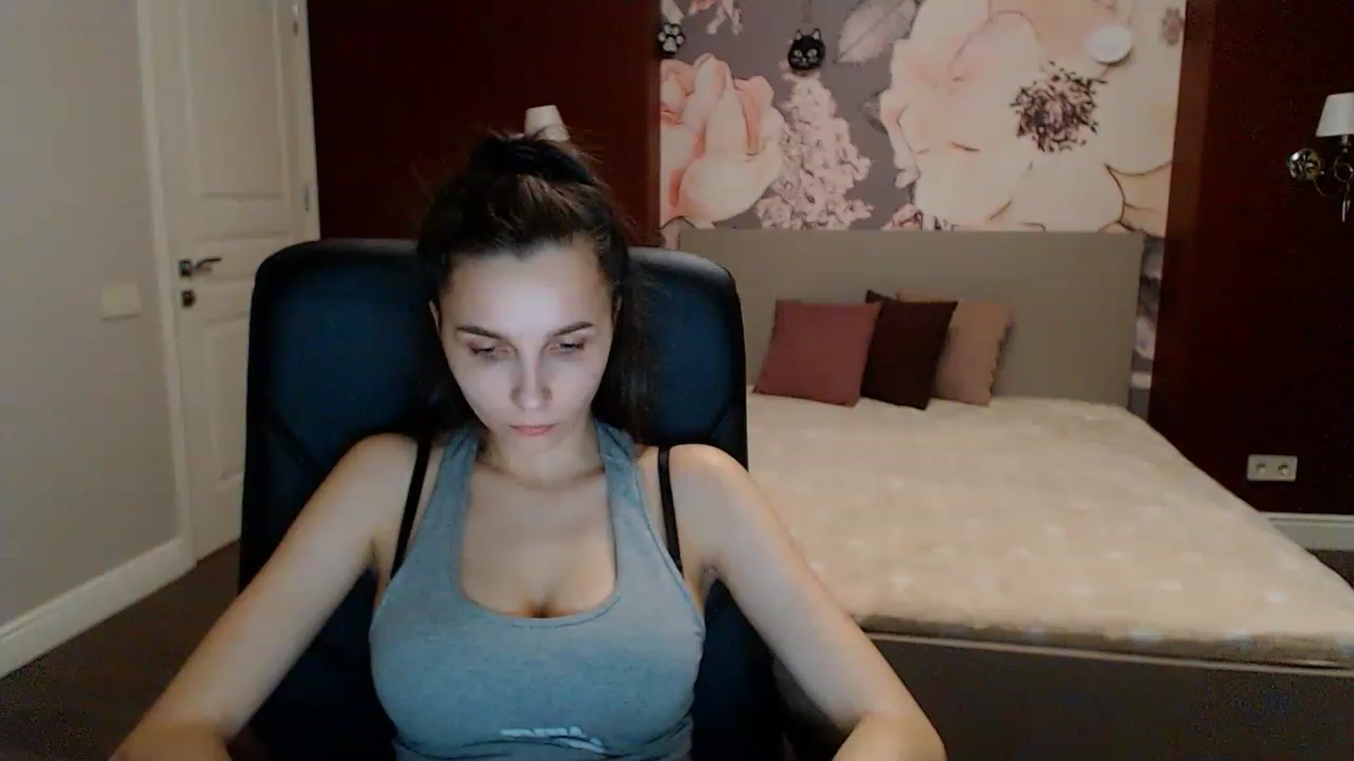 Gallery image thumbnail from Karina_Mils's myfreecams stream on, 03/10/2023, 17:23 image 15 of 20