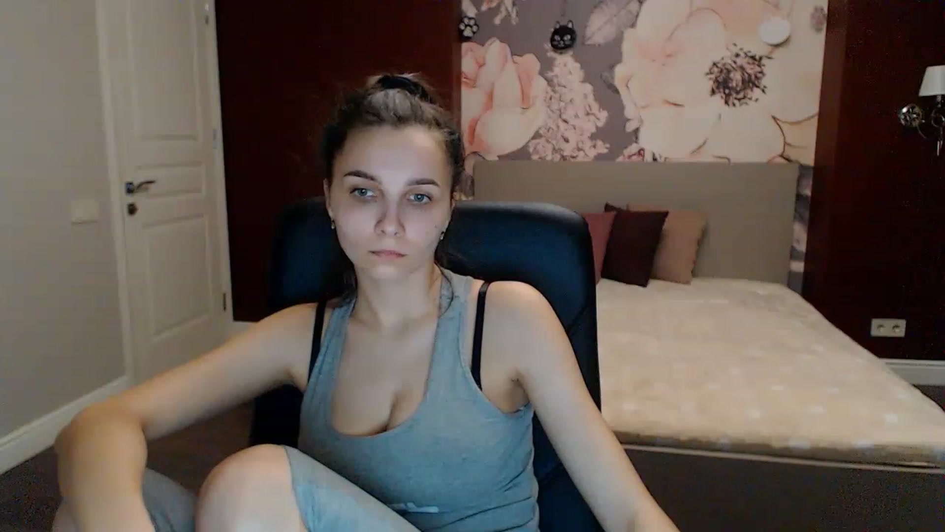 Gallery image thumbnail from Karina_Mils's myfreecams stream on, 03/10/2023, 17:23 image 6 of 20