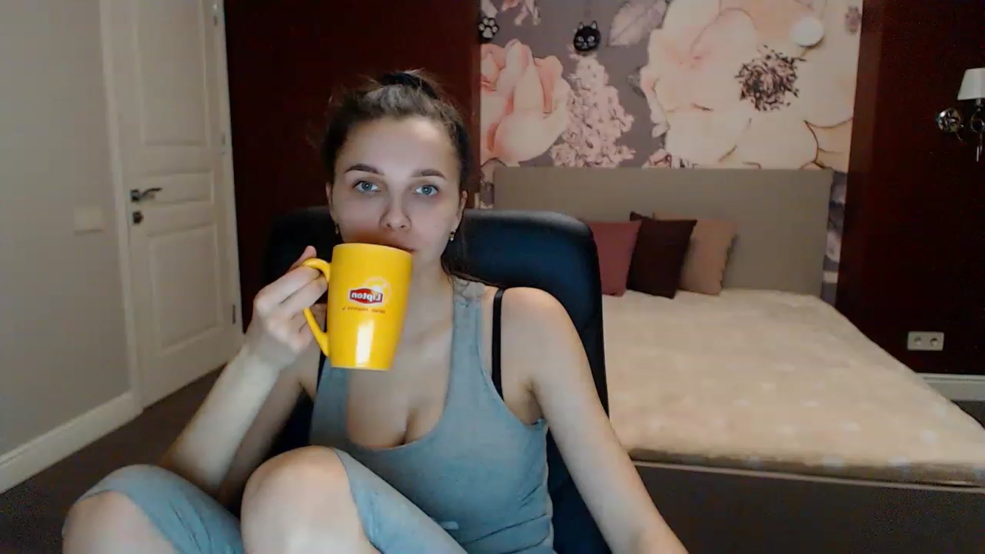 Gallery image thumbnail from Karina_Mils's myfreecams stream on, 03/10/2023, 17:23 image 4 of 20