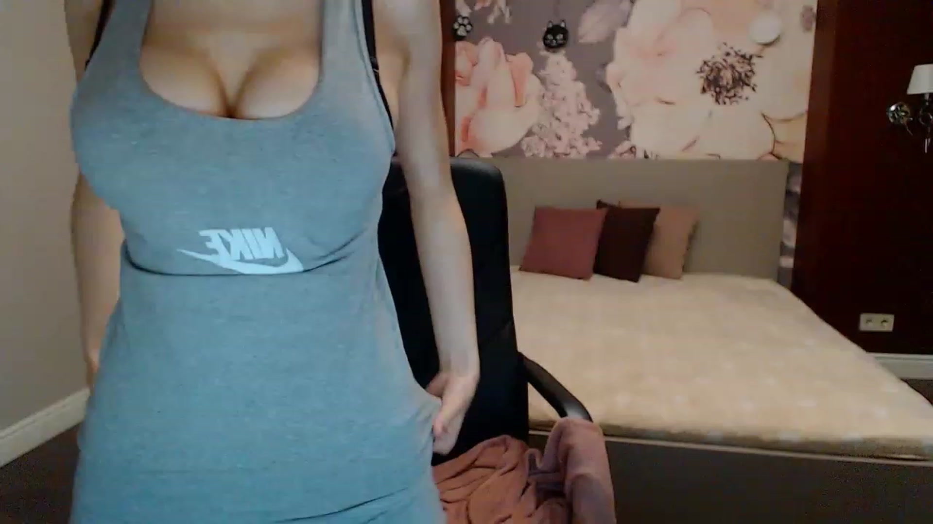 Gallery image thumbnail from Karina_Mils's myfreecams stream on, 03/10/2023, 17:23 image 8 of 20