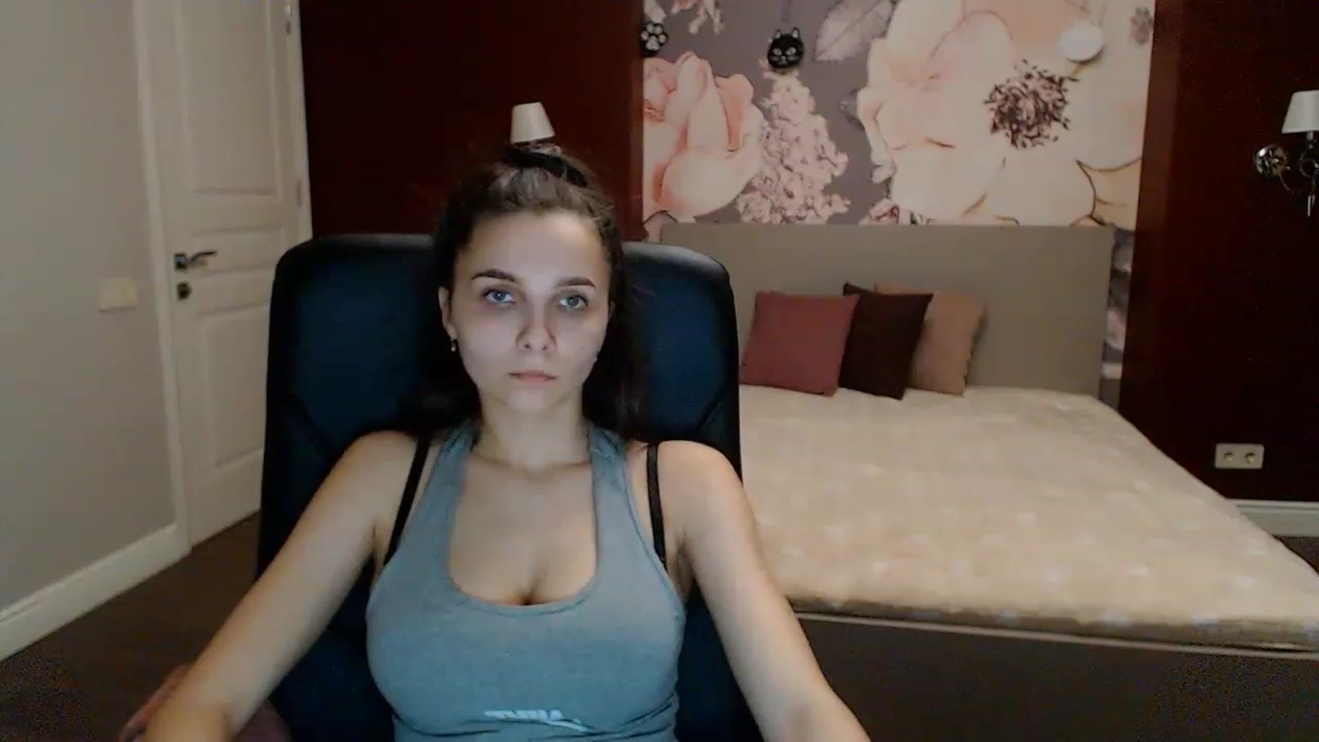 Gallery image thumbnail from Karina_Mils's myfreecams stream on, 03/10/2023, 17:23 image 17 of 20