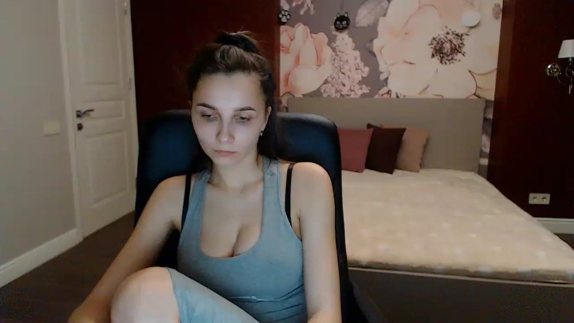 Gallery image thumbnail from Karina_Mils's myfreecams stream on, 03/10/2023, 17:23 image 11 of 20