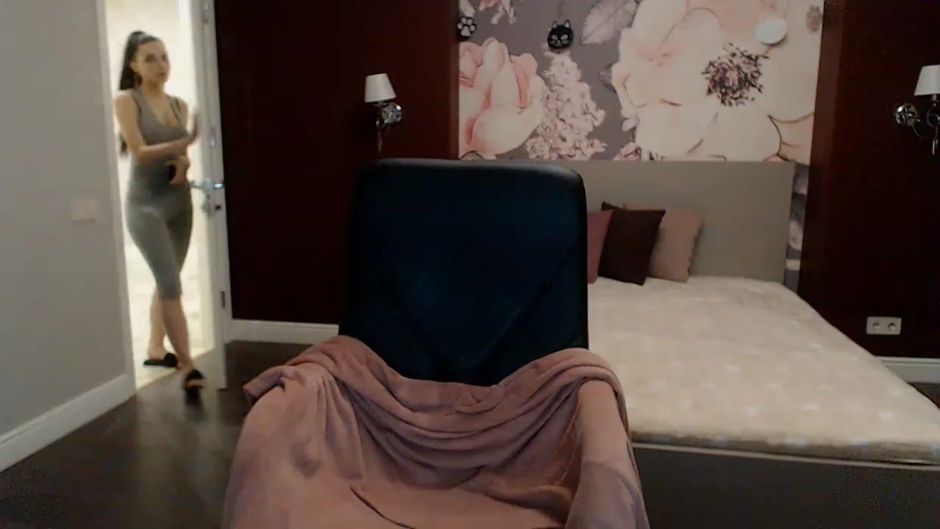 Gallery image thumbnail from Karina_Mils's myfreecams stream on, 03/10/2023, 17:23 image 19 of 20
