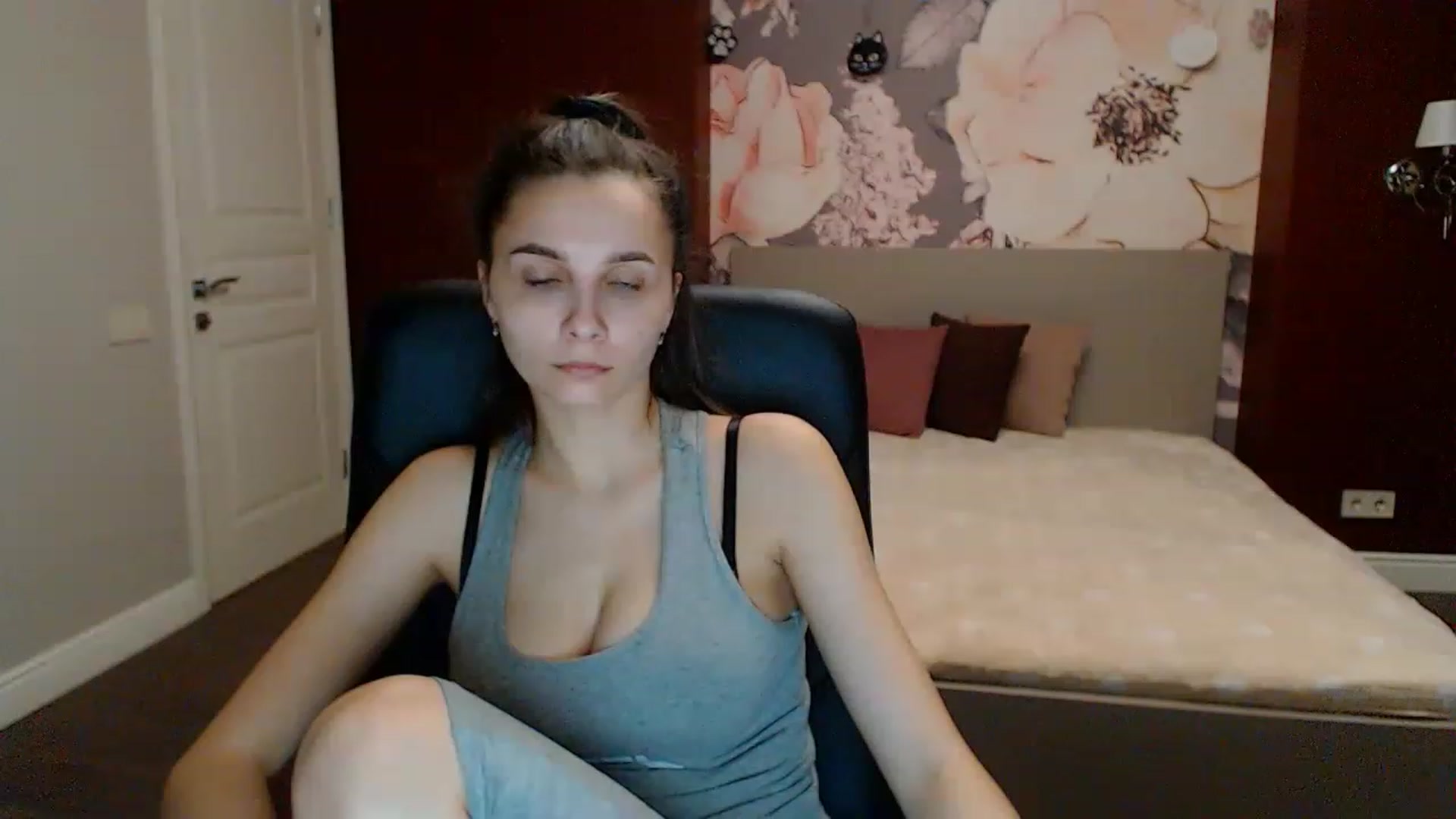 Gallery image thumbnail from Karina_Mils's myfreecams stream on, 03/10/2023, 17:23 image 12 of 20
